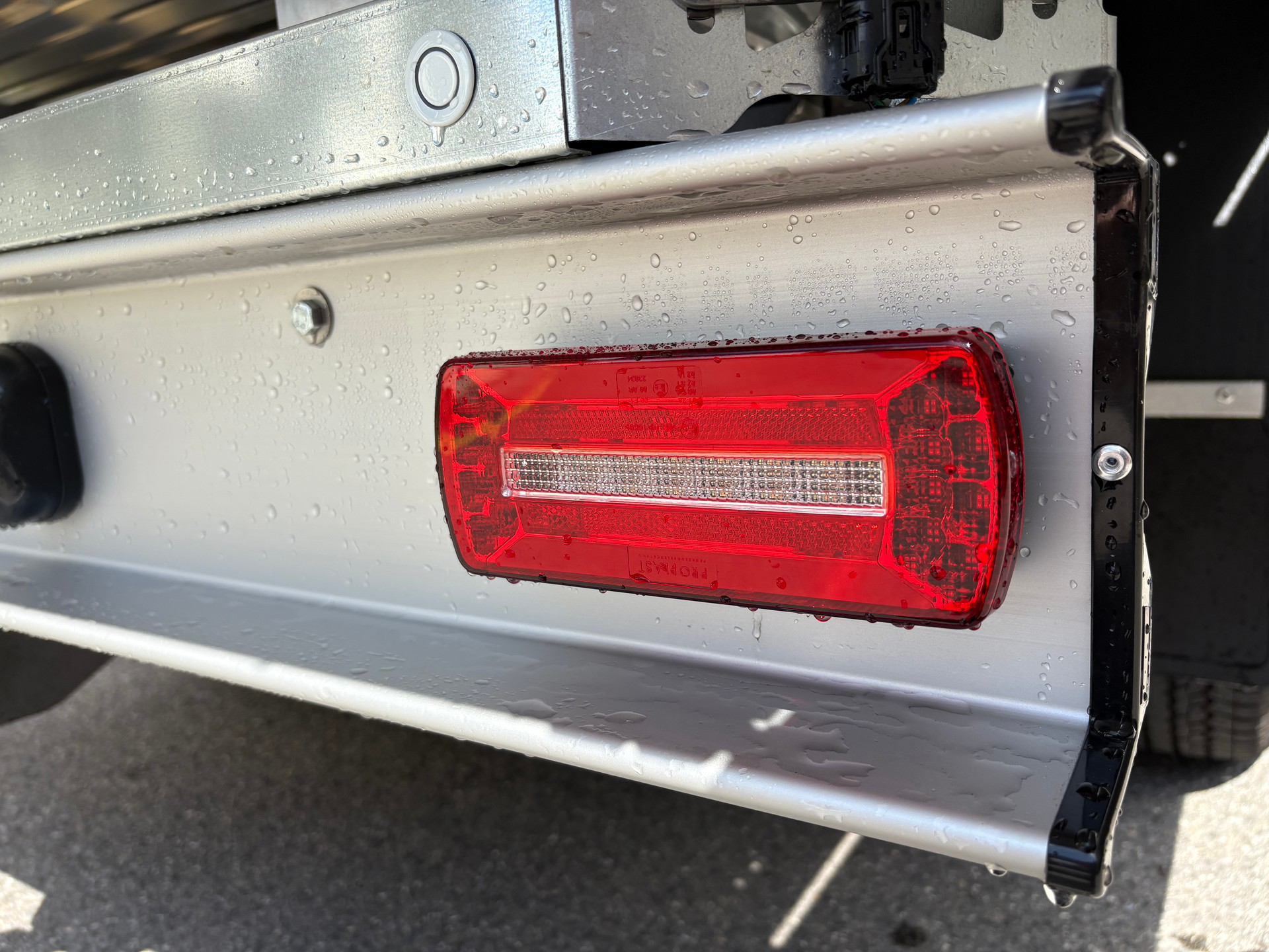 ISUZU D-MAX 1.9 CrewCab N60BB 4x4 ALUBRÜCKE-image-9