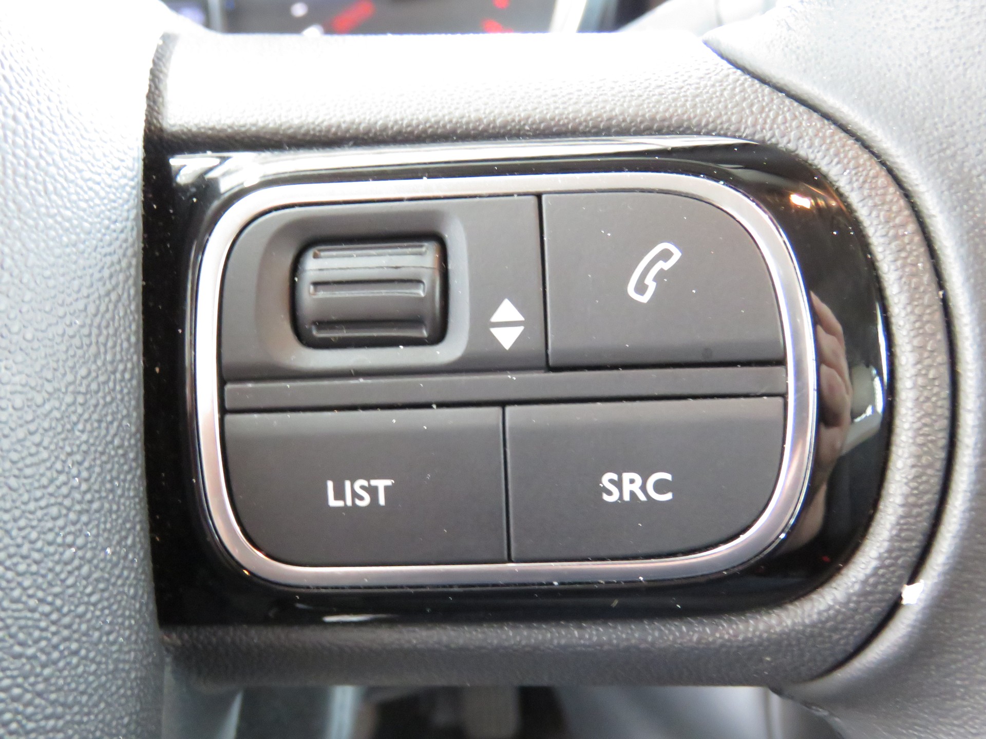 CITROEN C3 1.2i PureTech Swiss Edition EAT6 (Automat)-image-19