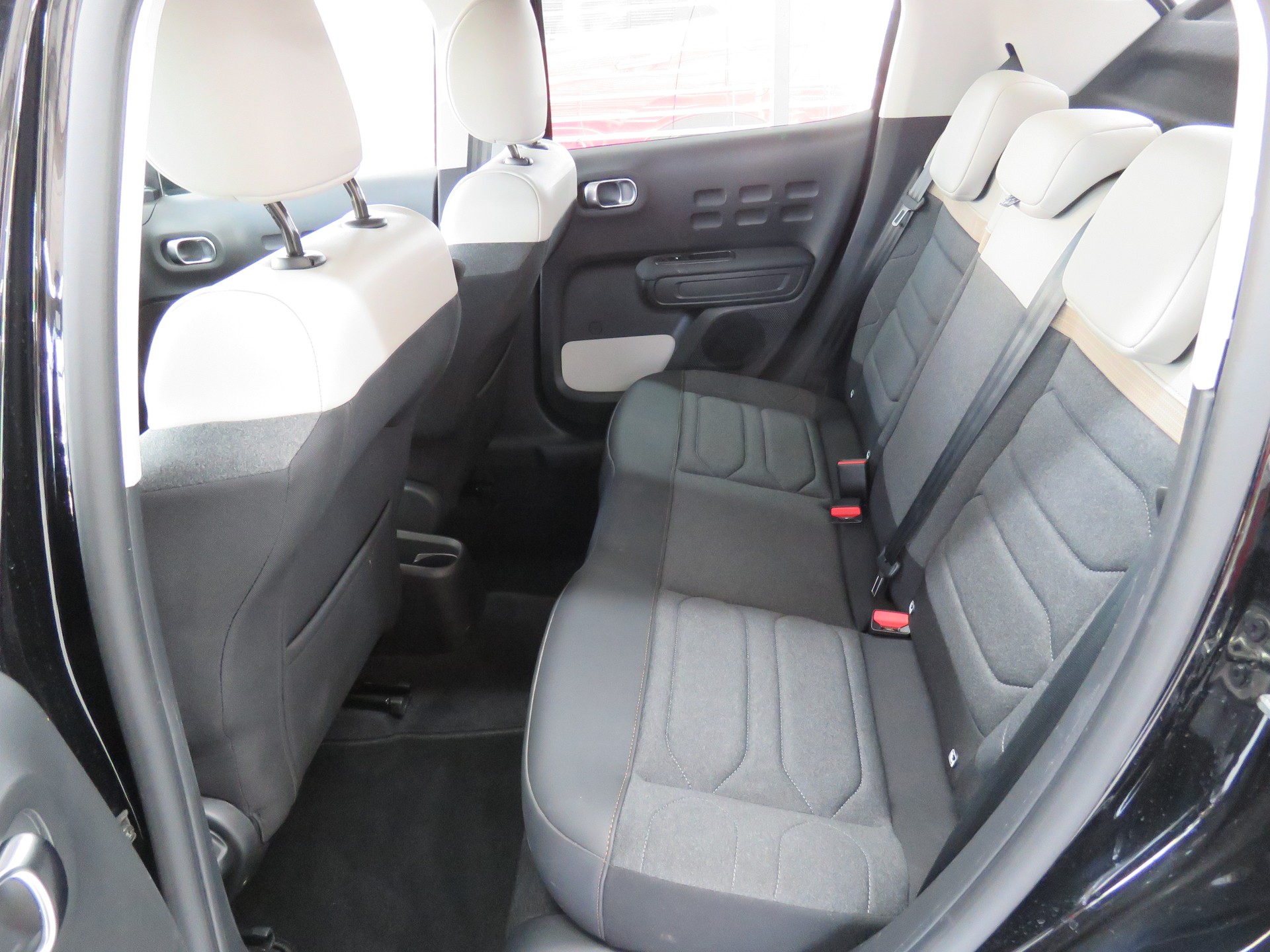 CITROEN C3 1.2i PureTech Swiss Edition EAT6 (Automat)-image-11