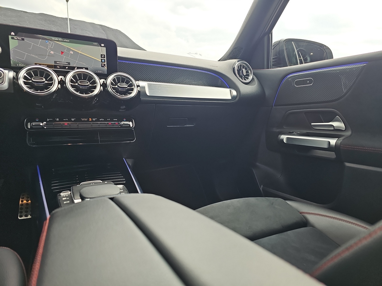 MERCEDES-BENZ GLB 35 AMG 4Matic 8G-Tronic-image-12