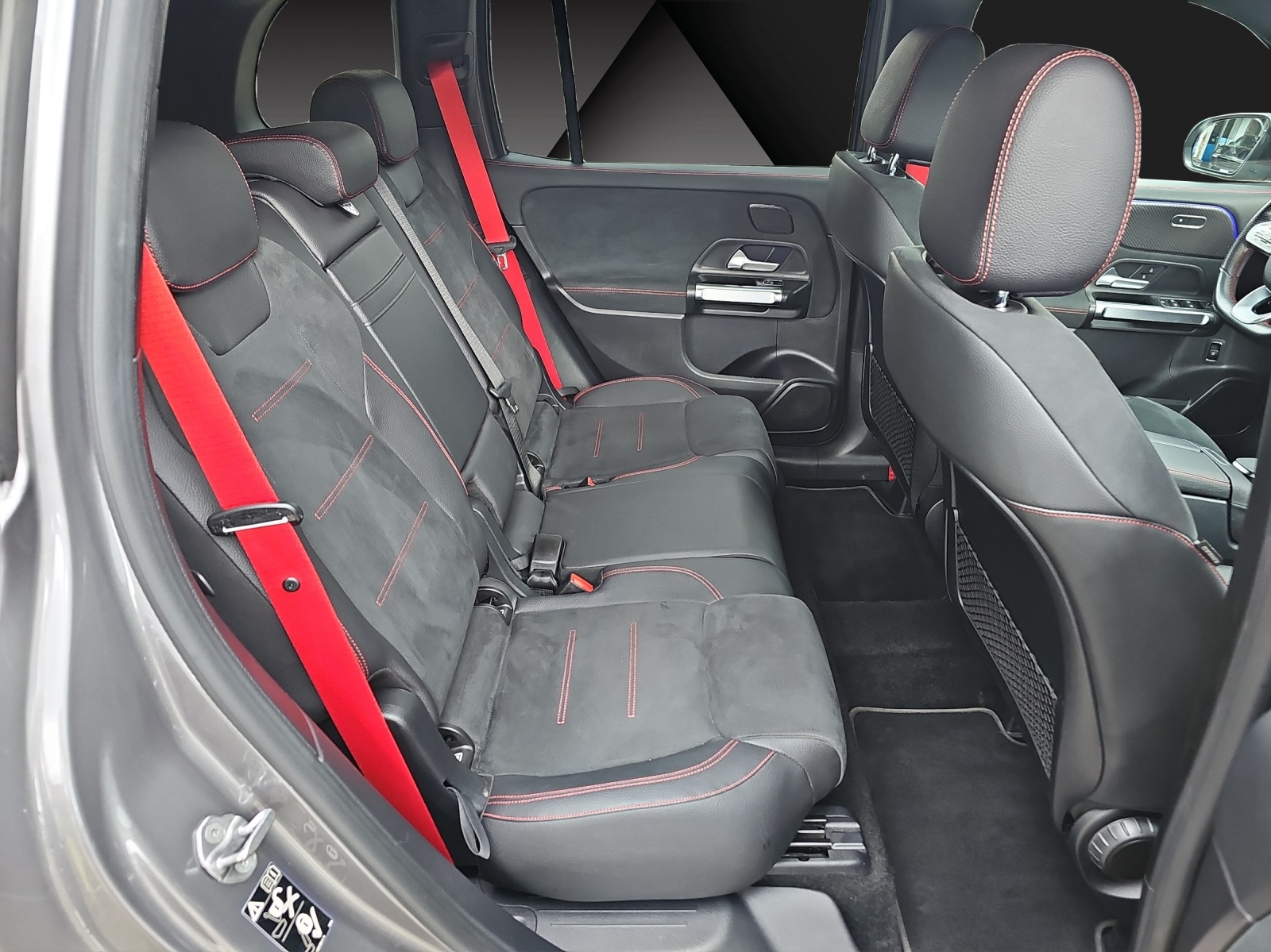 MERCEDES-BENZ GLB 35 AMG 4Matic 8G-Tronic-image-17