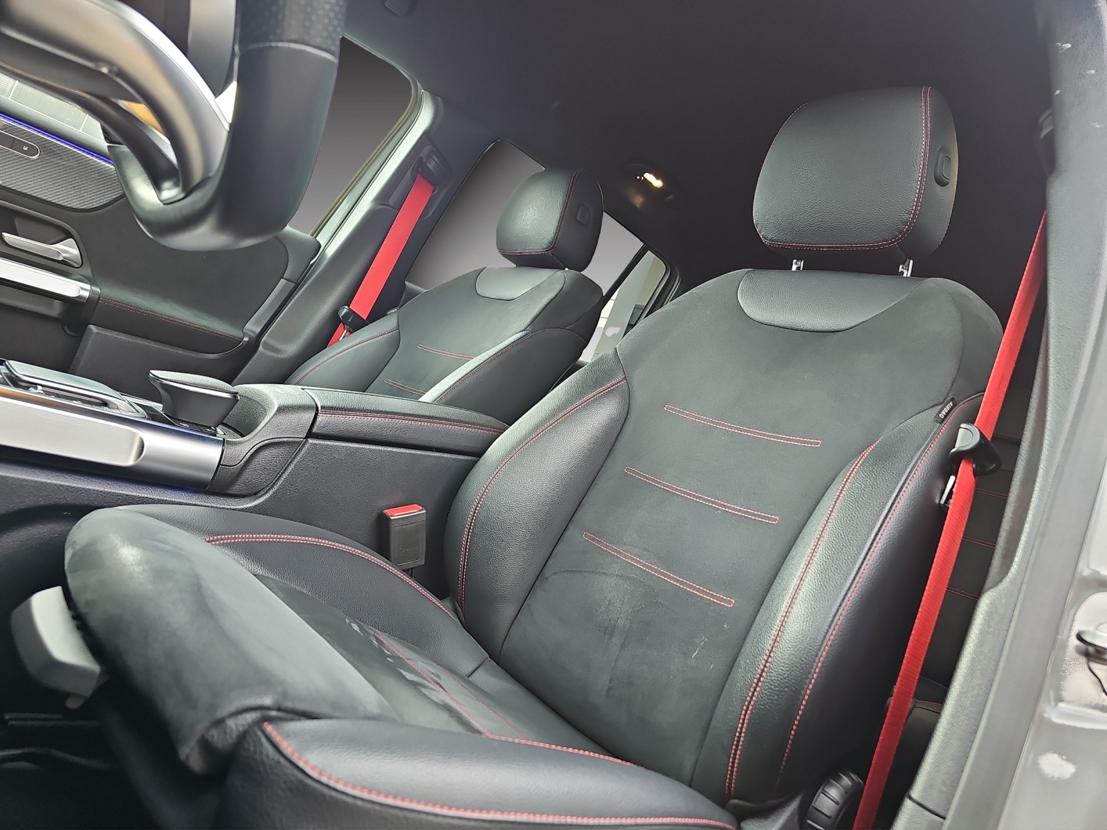 MERCEDES-BENZ GLB 35 AMG 4Matic 8G-Tronic-image-13