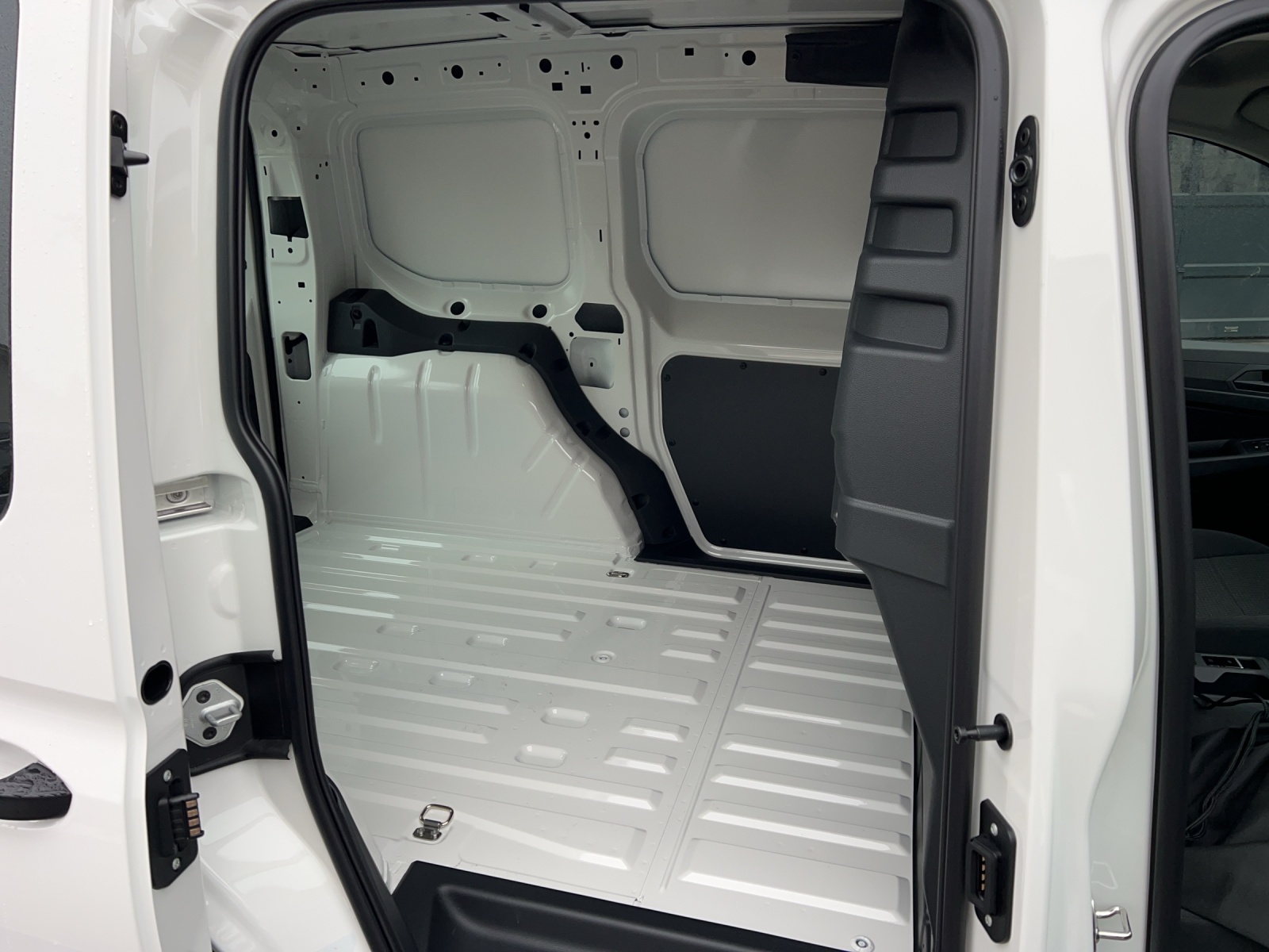 VW Caddy Cargo 1.5 TSI Plug in Hybrid DSG-image-8