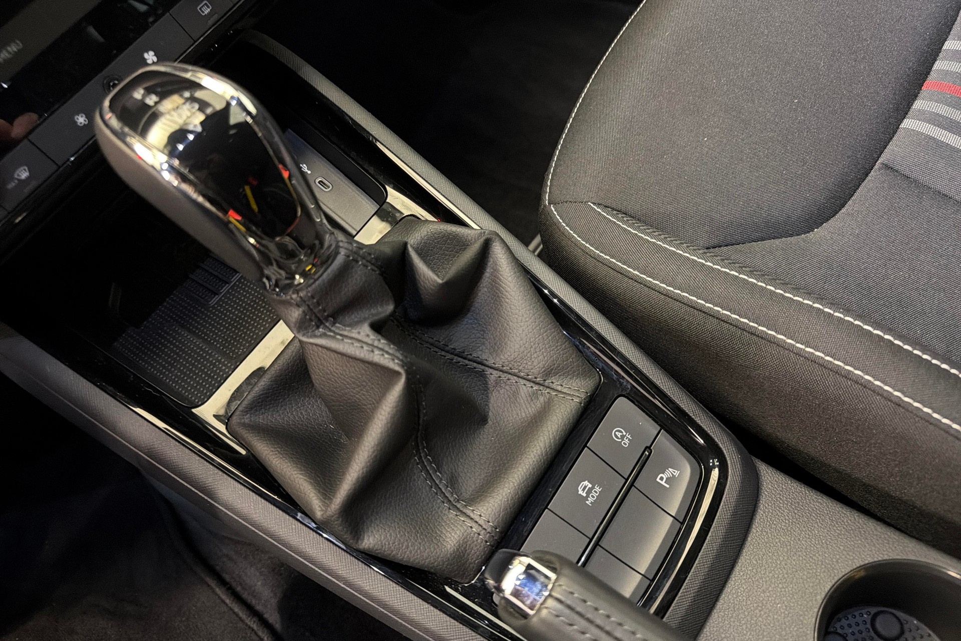 SKODA Scala 1.0 TSI Monte Carlo DSG-image-13