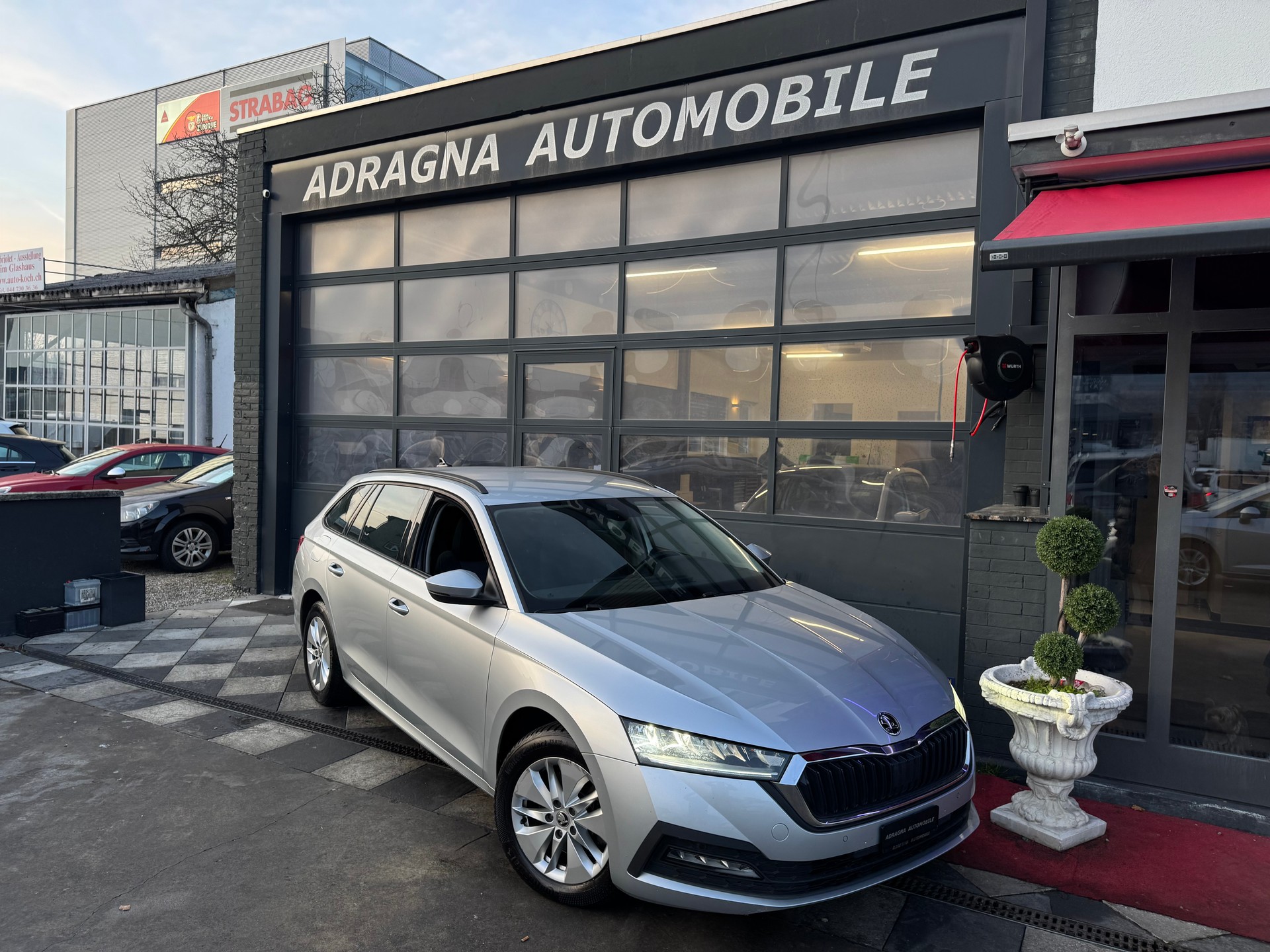 SKODA Octavia Combi 2.0 TDI DSG Ambition 4x4-showroom-element-2