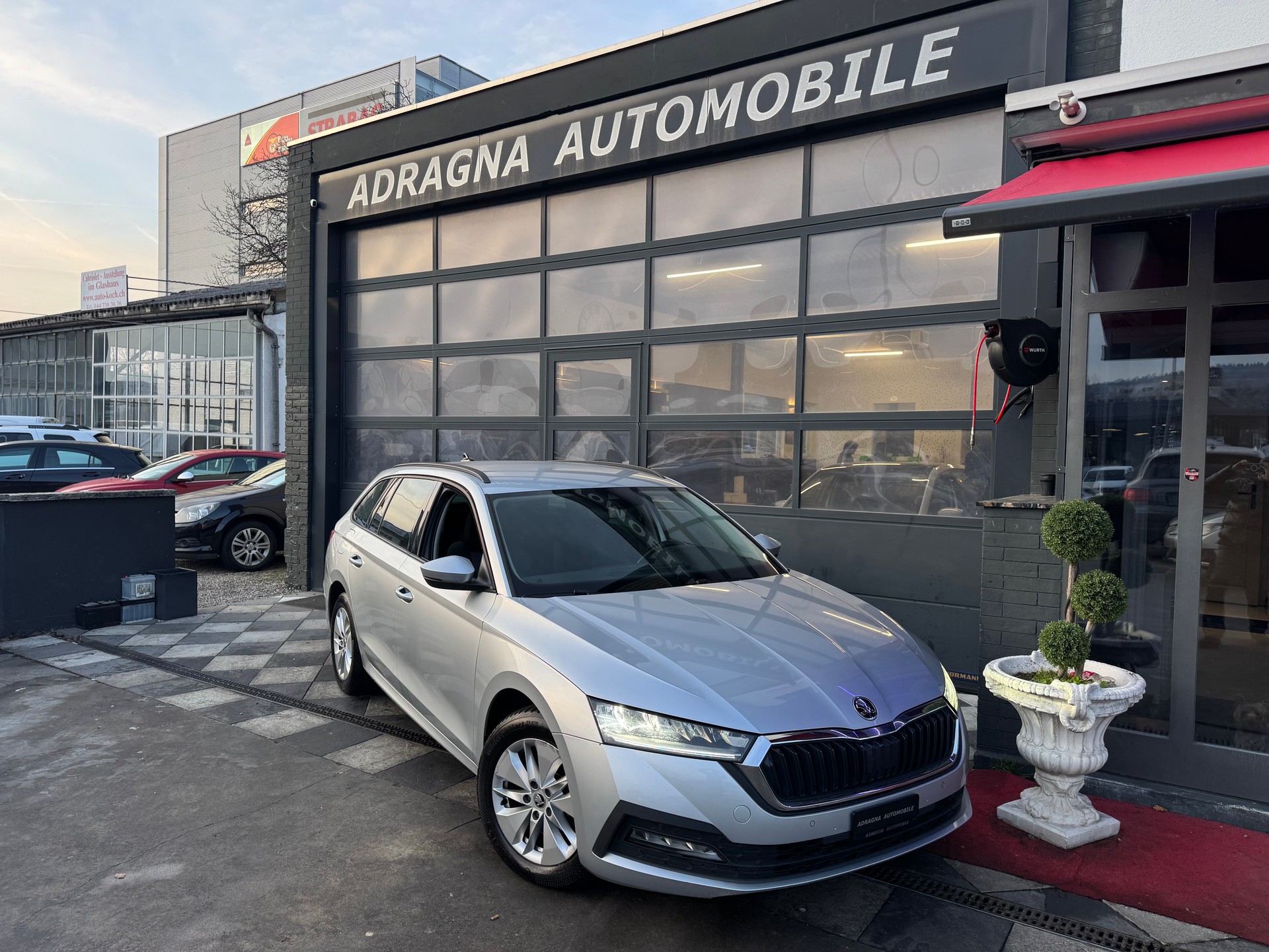 SKODA Octavia Combi 2.0 TDI DSG Ambition 4x4-showroom-element-1