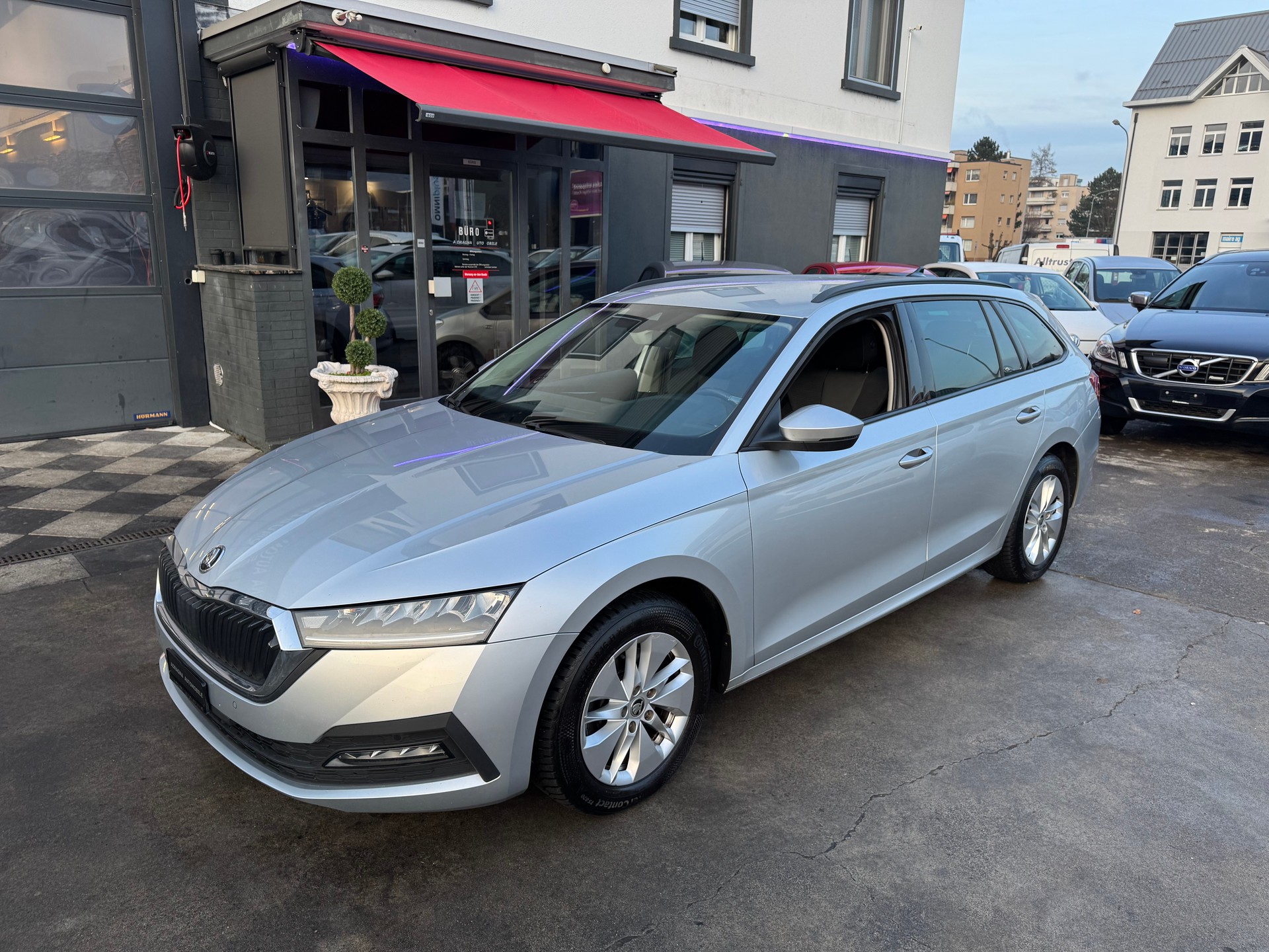 SKODA Octavia Combi 2.0 TDI DSG Ambition 4x4-showroom-element-3