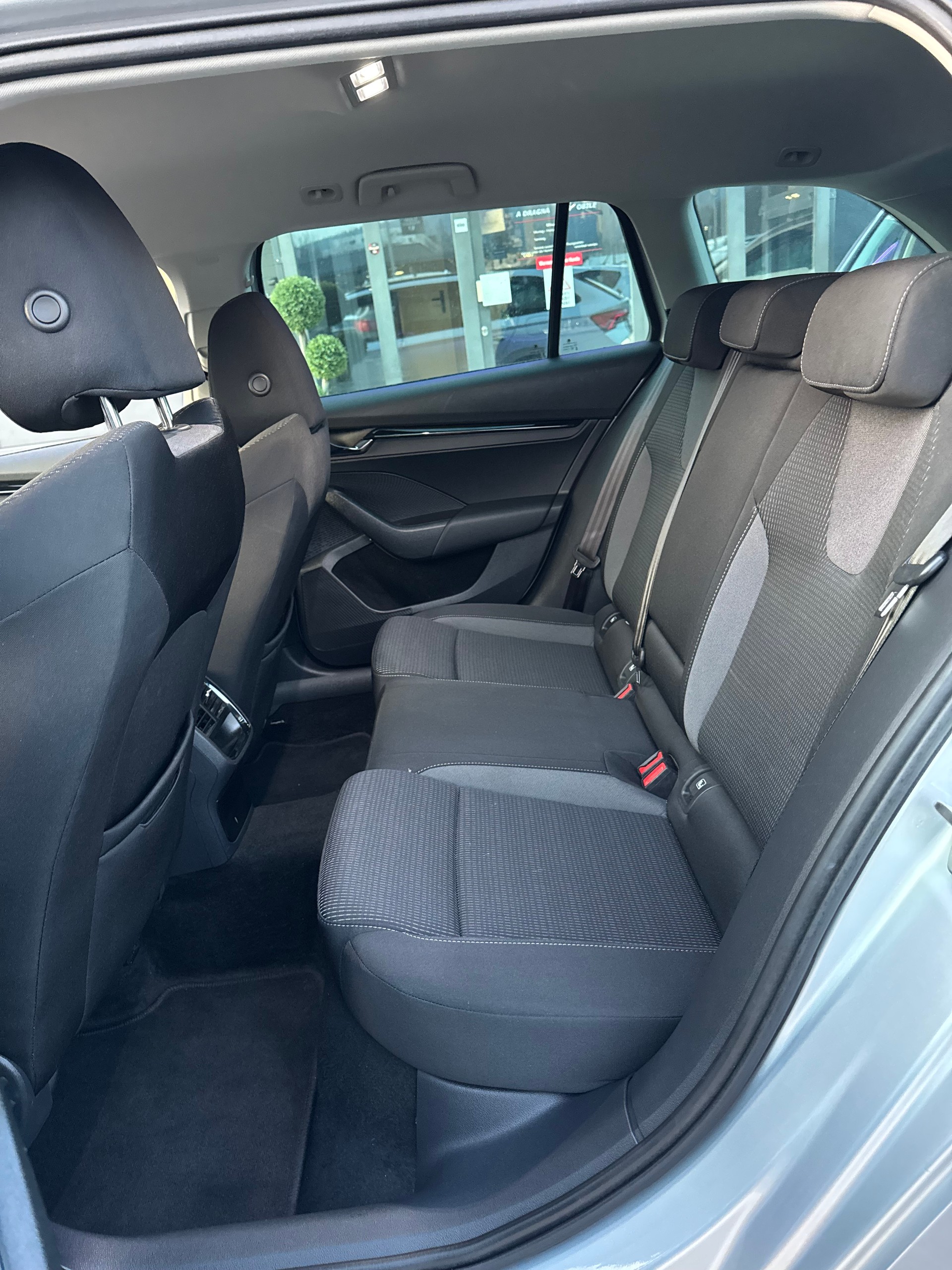SKODA Octavia Combi 2.0 TDI DSG Ambition 4x4-image-26