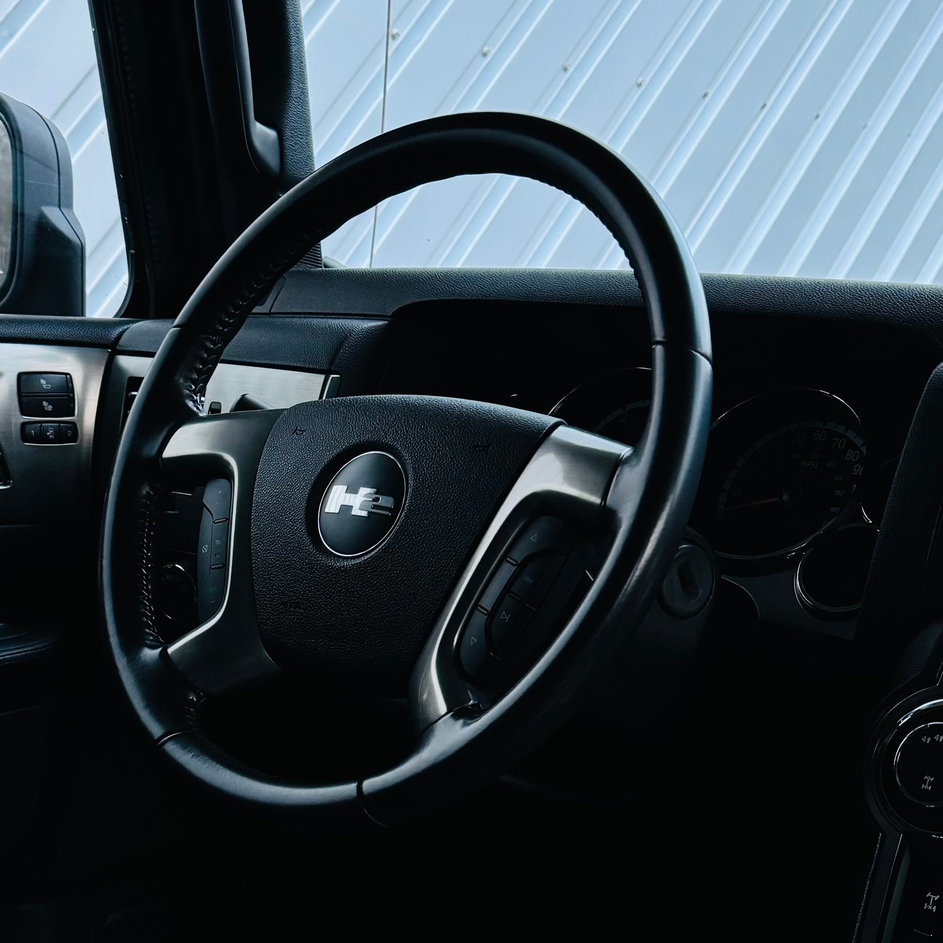 HUMMER H2 6.2 V8-image-12