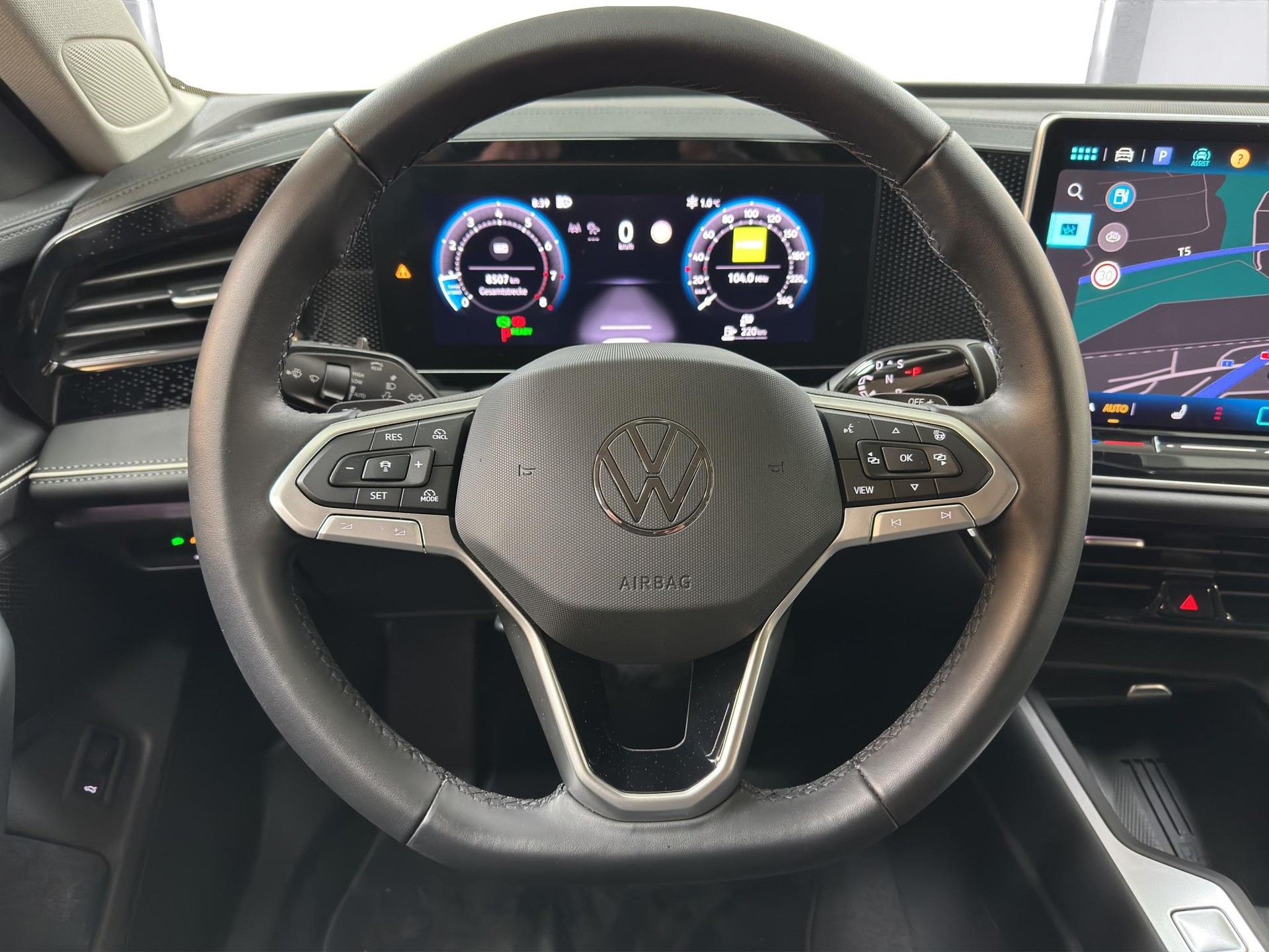 VW Passat Variant 1.5 TSI Business DSG-image-9