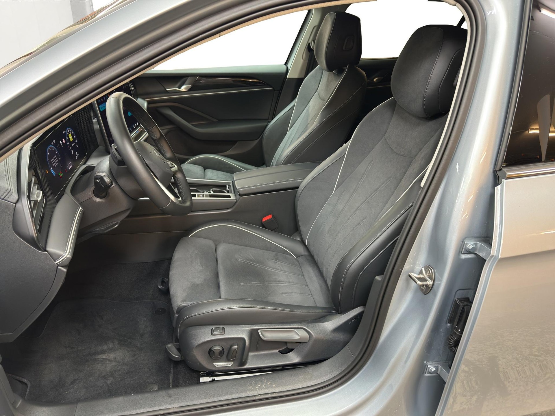 VW Passat Variant 1.5 TSI Business DSG-image-6