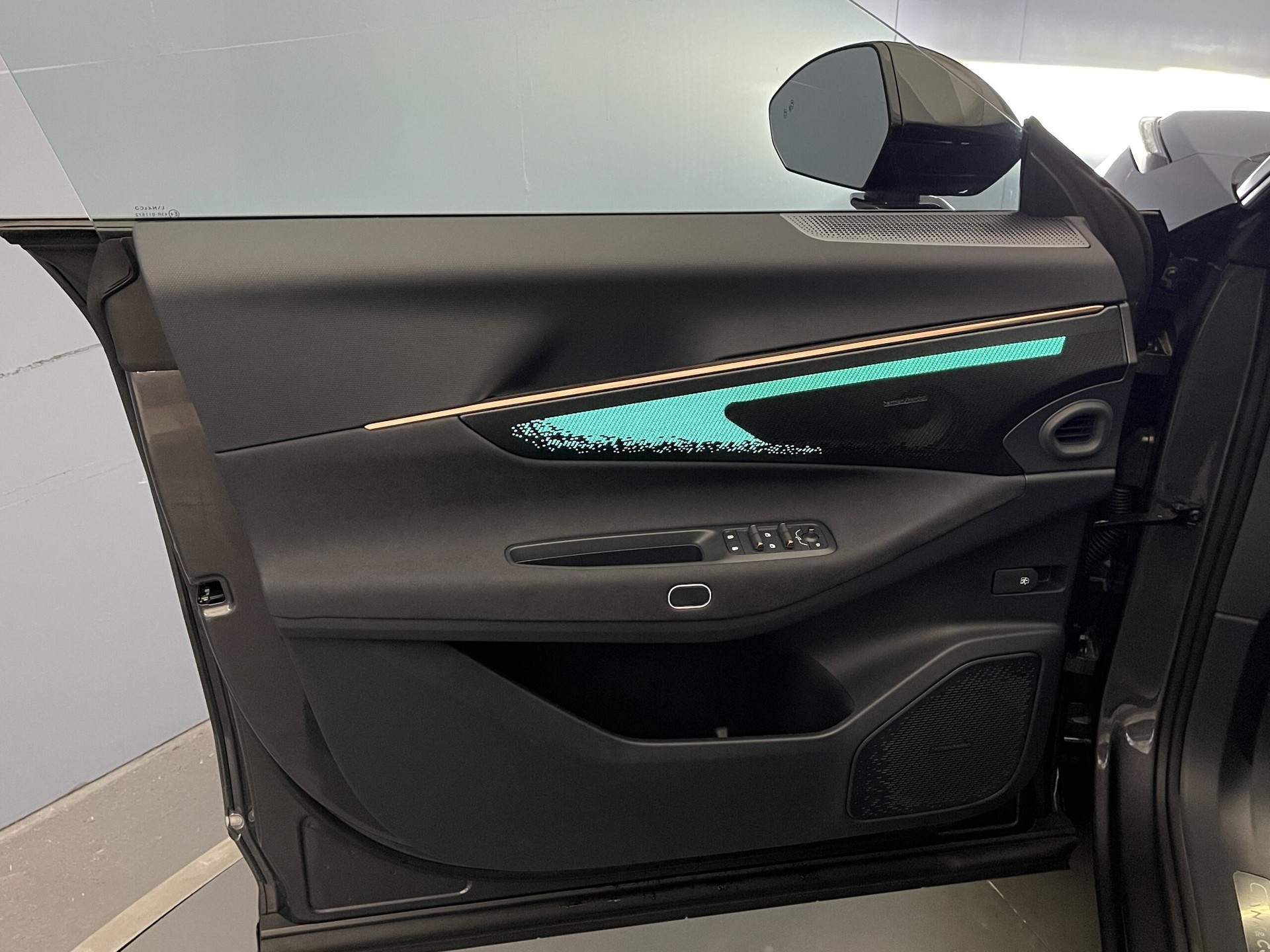 LYNK & CO 08 1.5 PHEV More-image-10