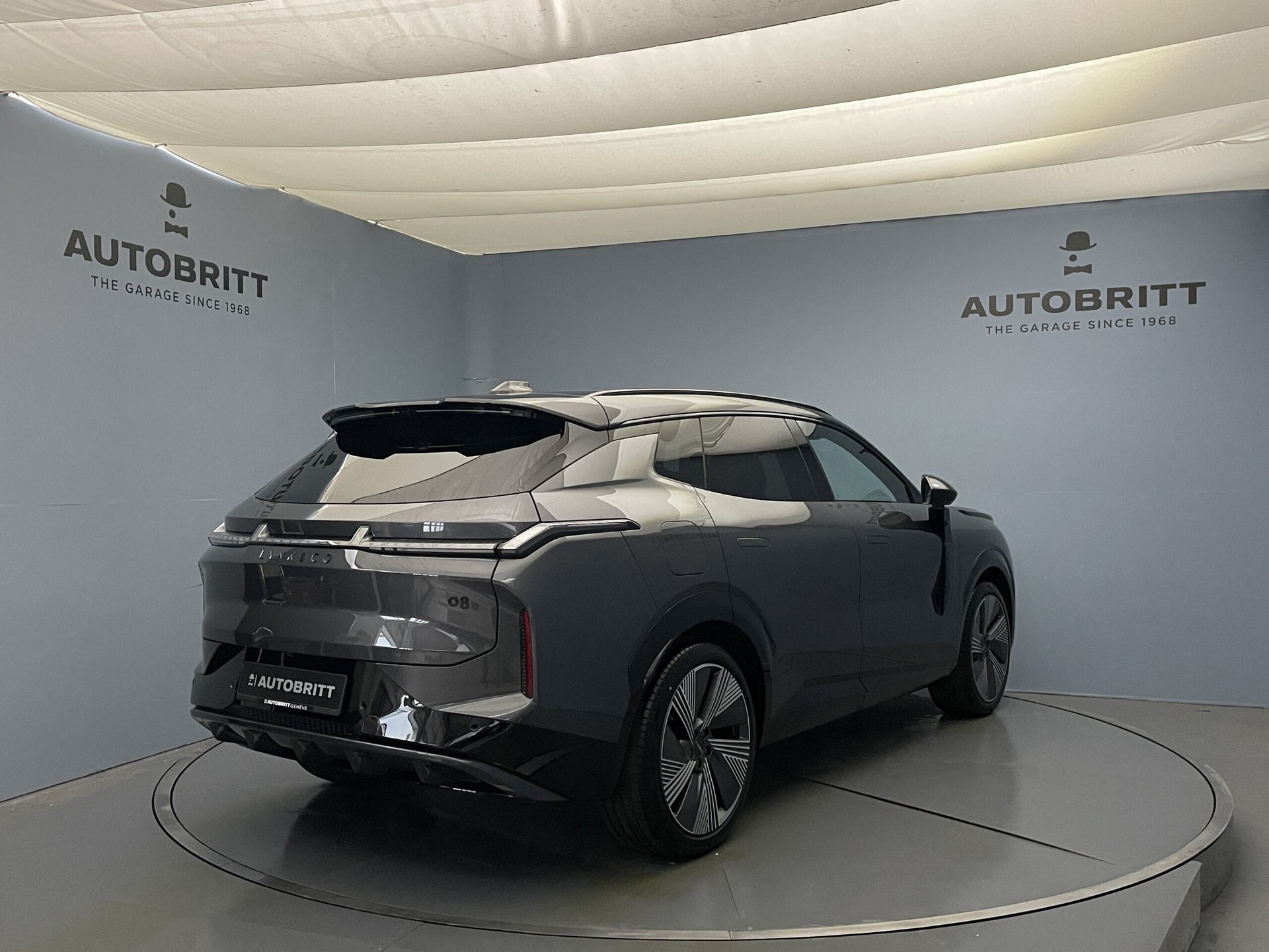LYNK & CO 08 1.5 PHEV More-showroom-element-3