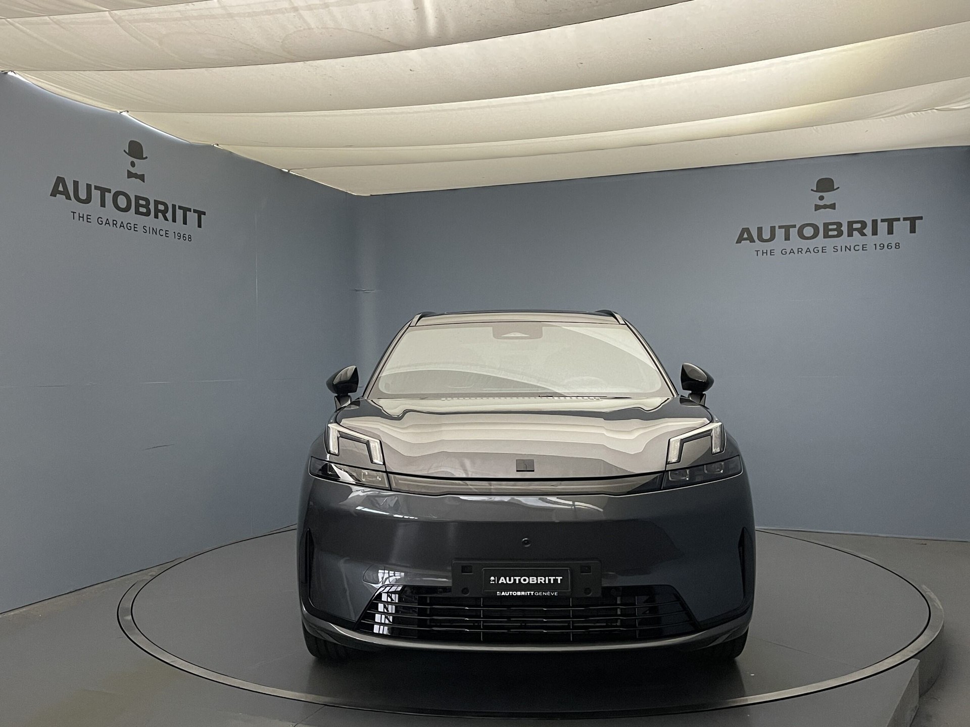 LYNK & CO 08 1.5 PHEV More-showroom-element-1