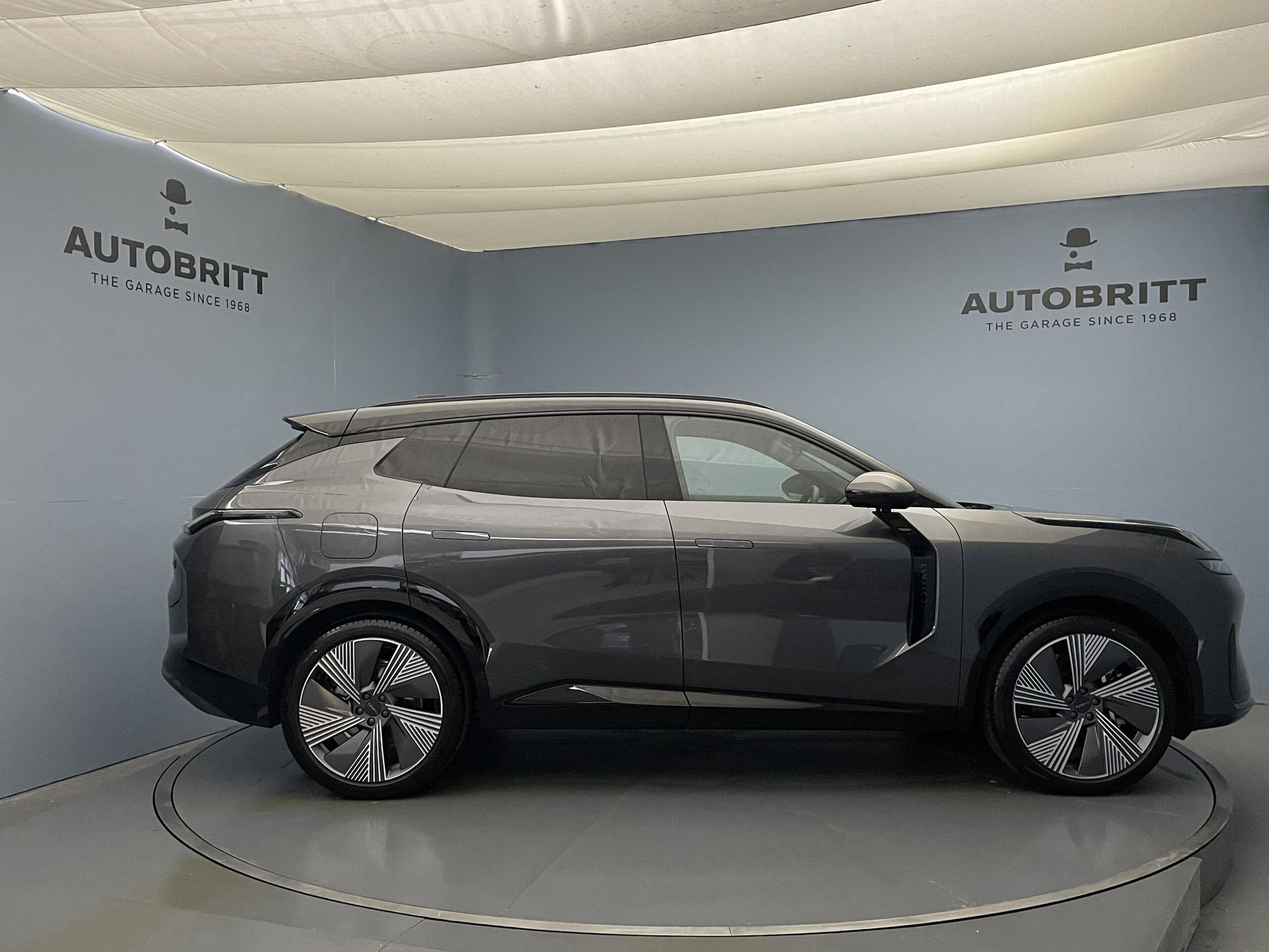 LYNK & CO 08 1.5 PHEV More-showroom-element-2