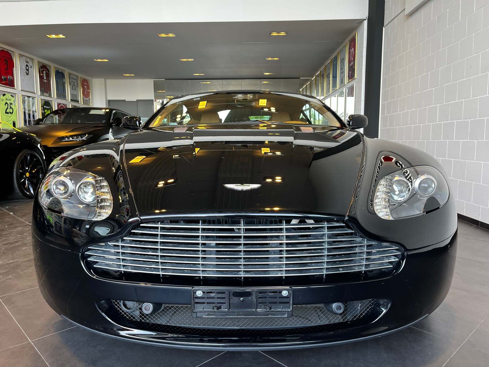 ASTON MARTIN V8 Vantage 4.7 Sportshift-showroom-element-2