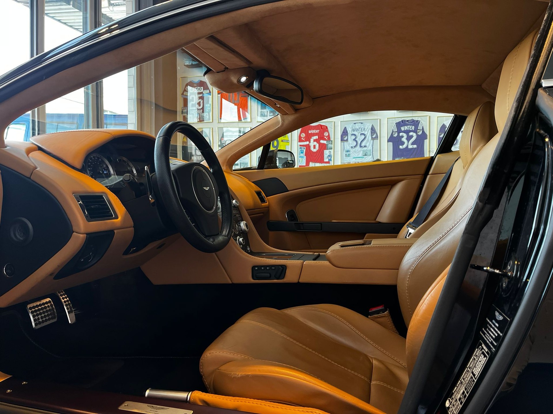 ASTON MARTIN V8 Vantage 4.7 Sportshift-image-12