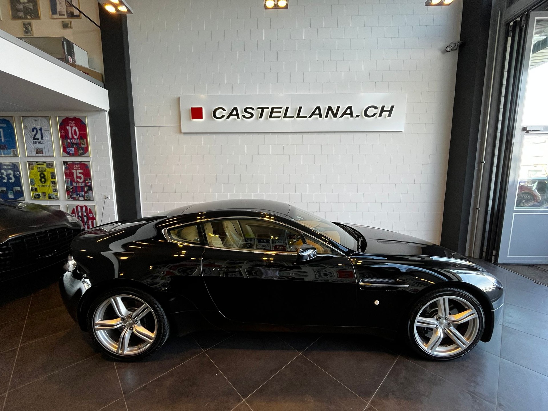 ASTON MARTIN V8 Vantage 4.7 Sportshift-image-4
