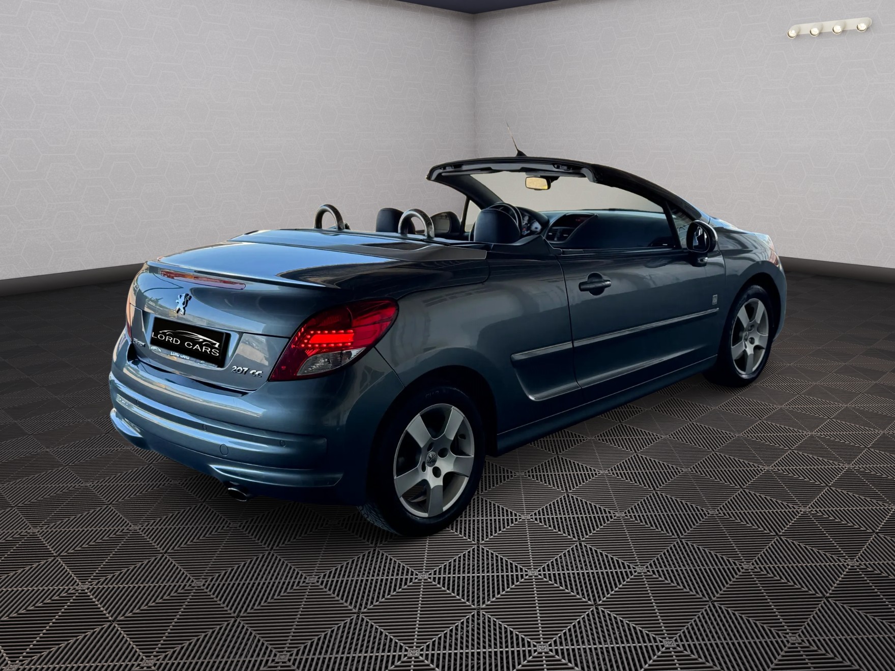 PEUGEOT 207 CC 1.6 16V Turbo Swiss Edition-image-8