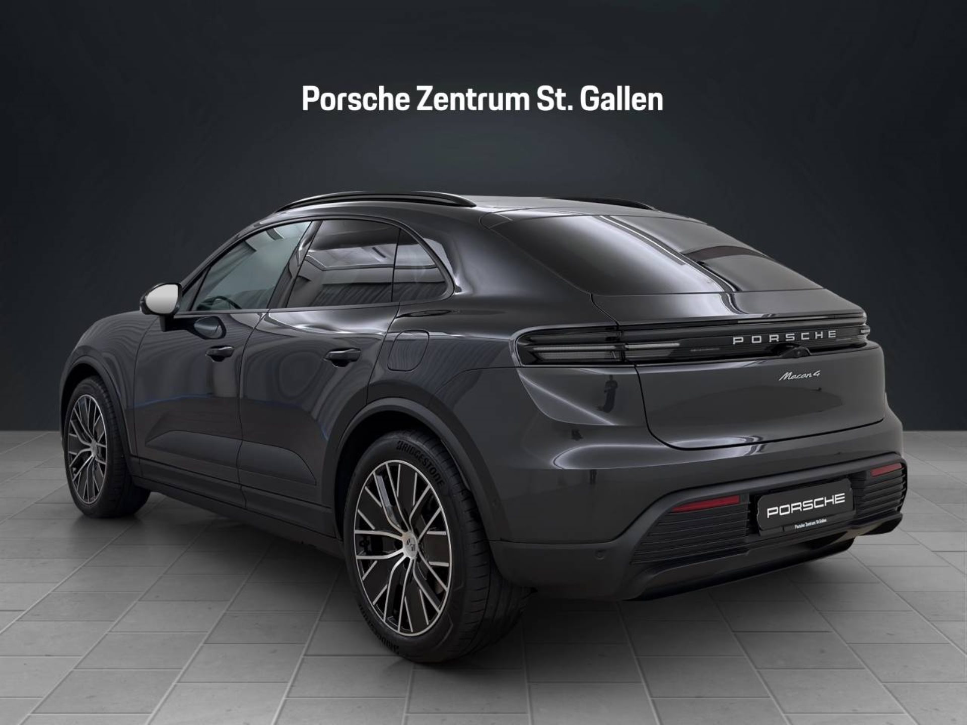 PORSCHE Macan 4-showroom-element-2