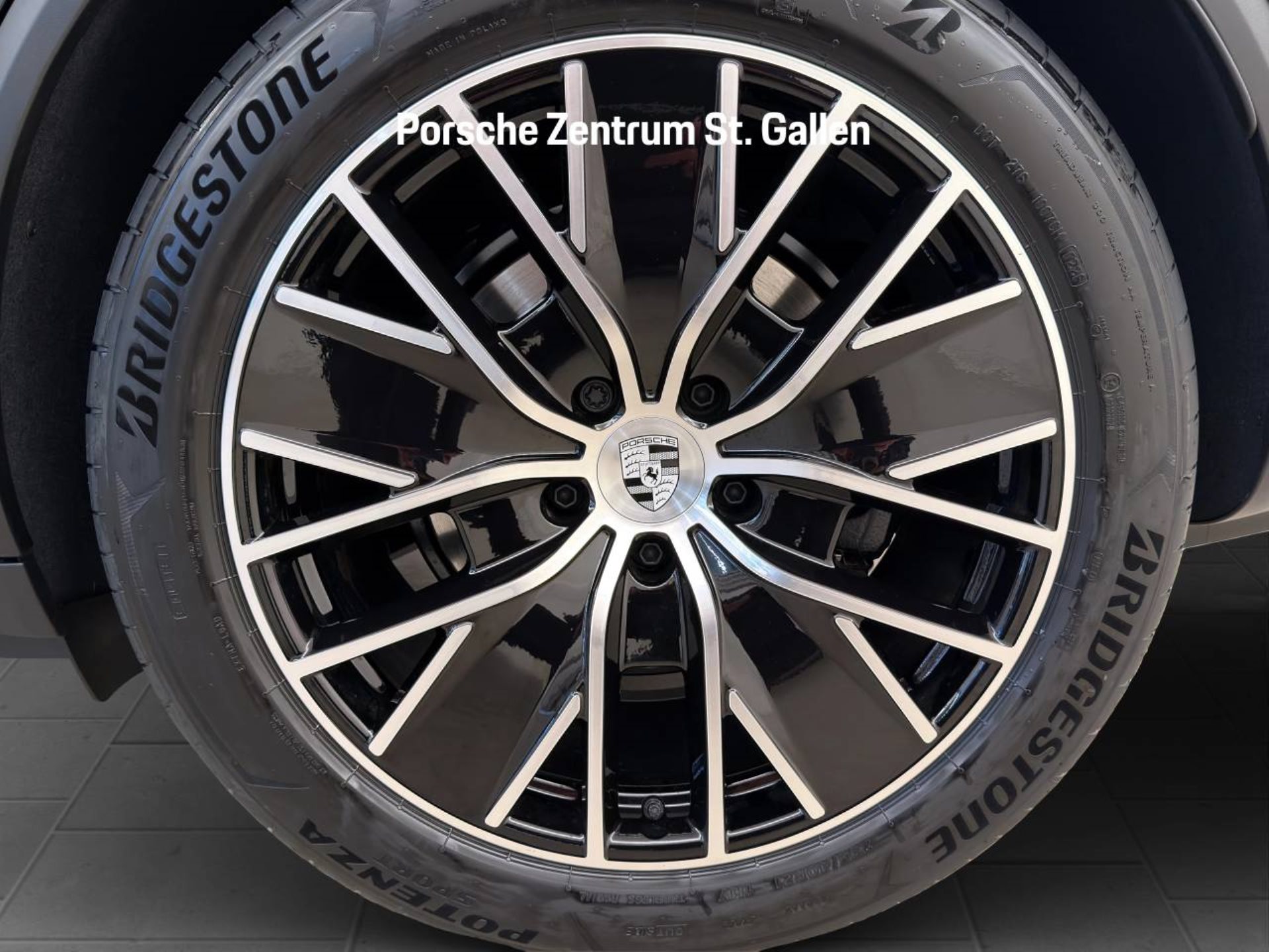 PORSCHE Macan 4-image-10