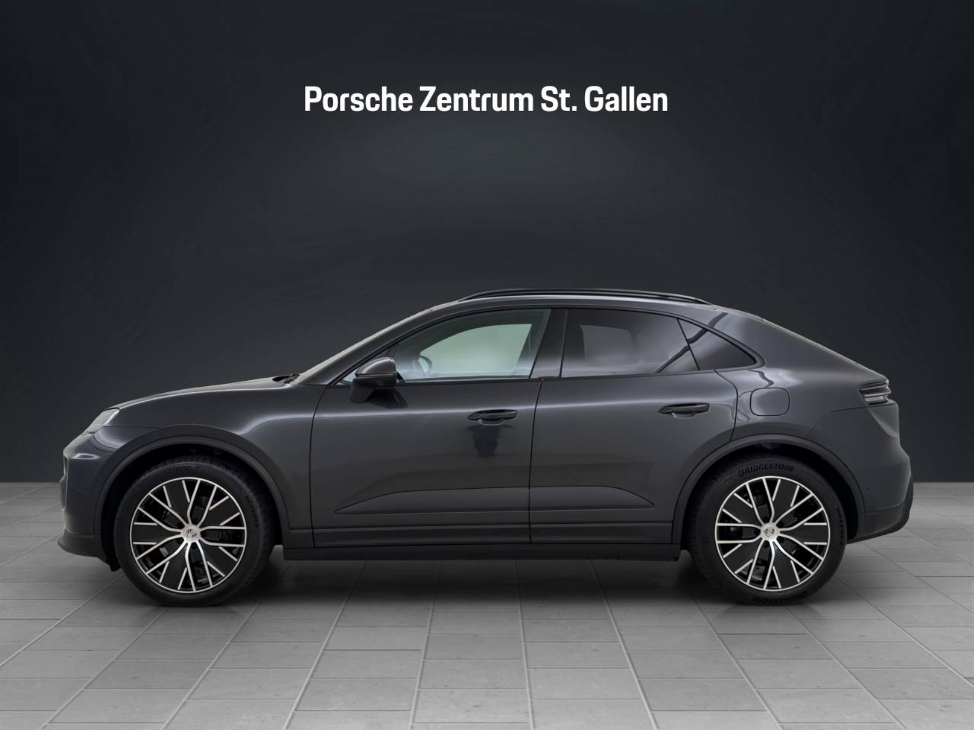 PORSCHE Macan 4-showroom-element-1