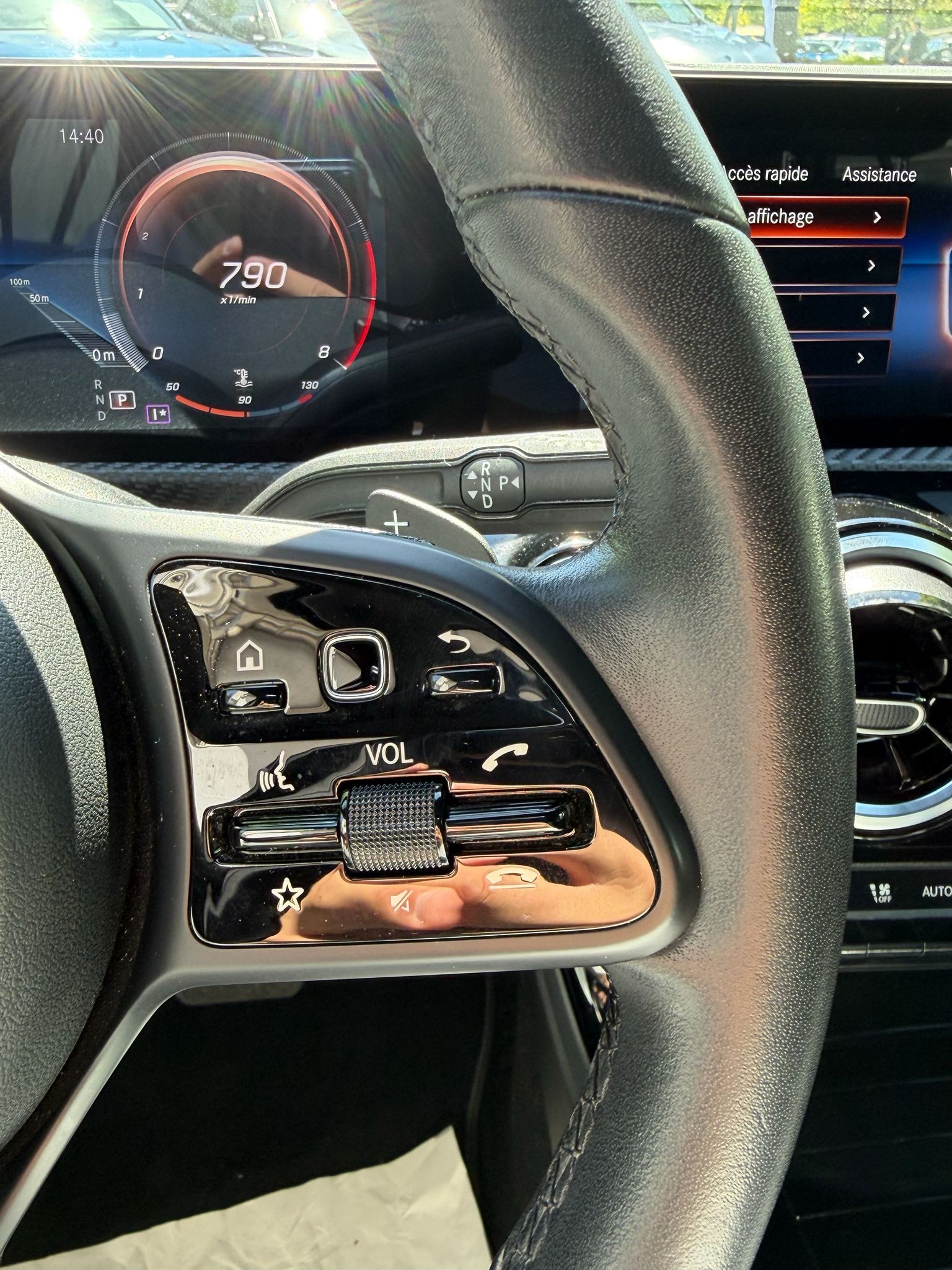 MERCEDES-BENZ A 200 7G-DCT-image-18