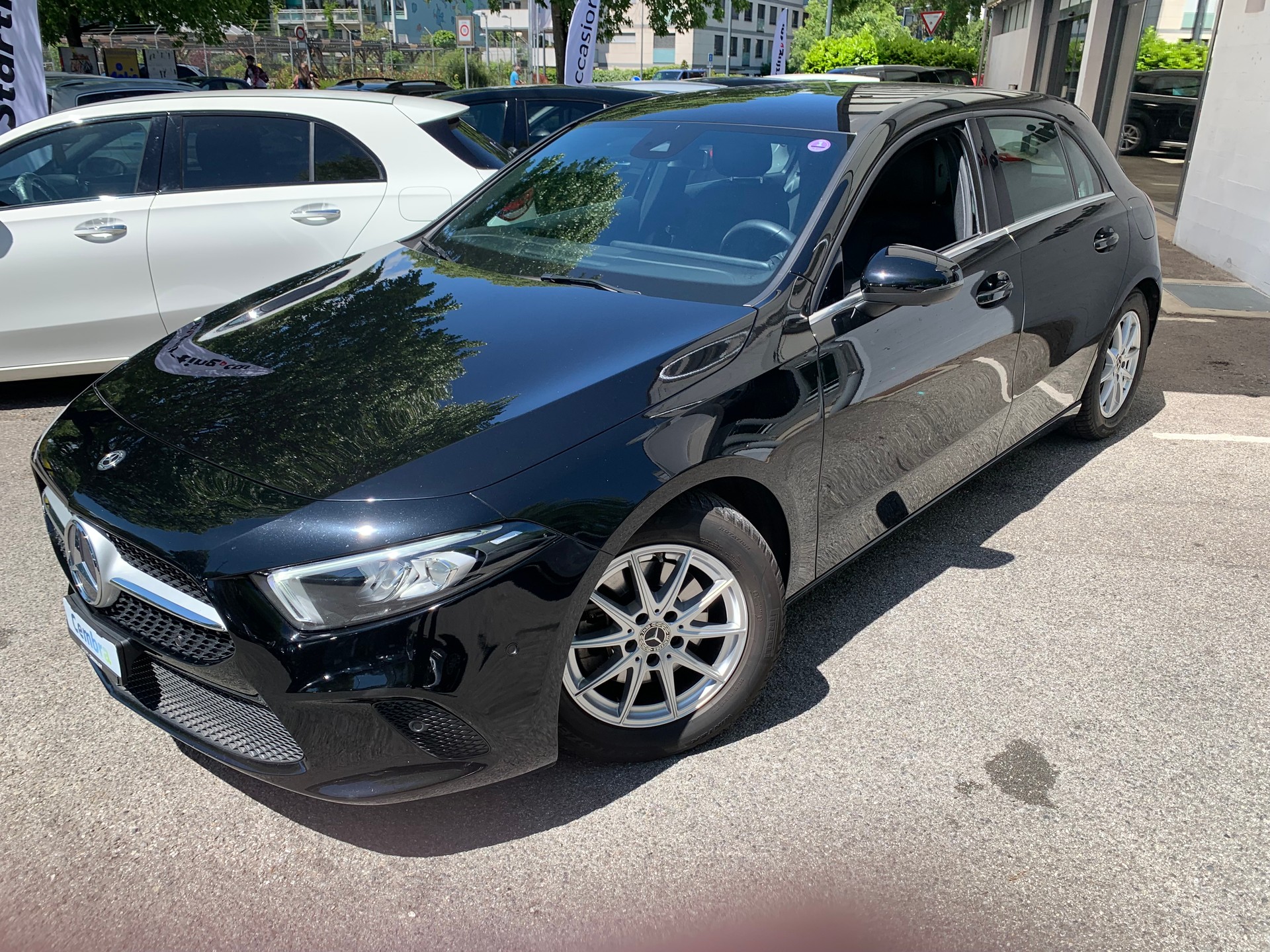 MERCEDES-BENZ A 200 7G-DCT-showroom-element-3