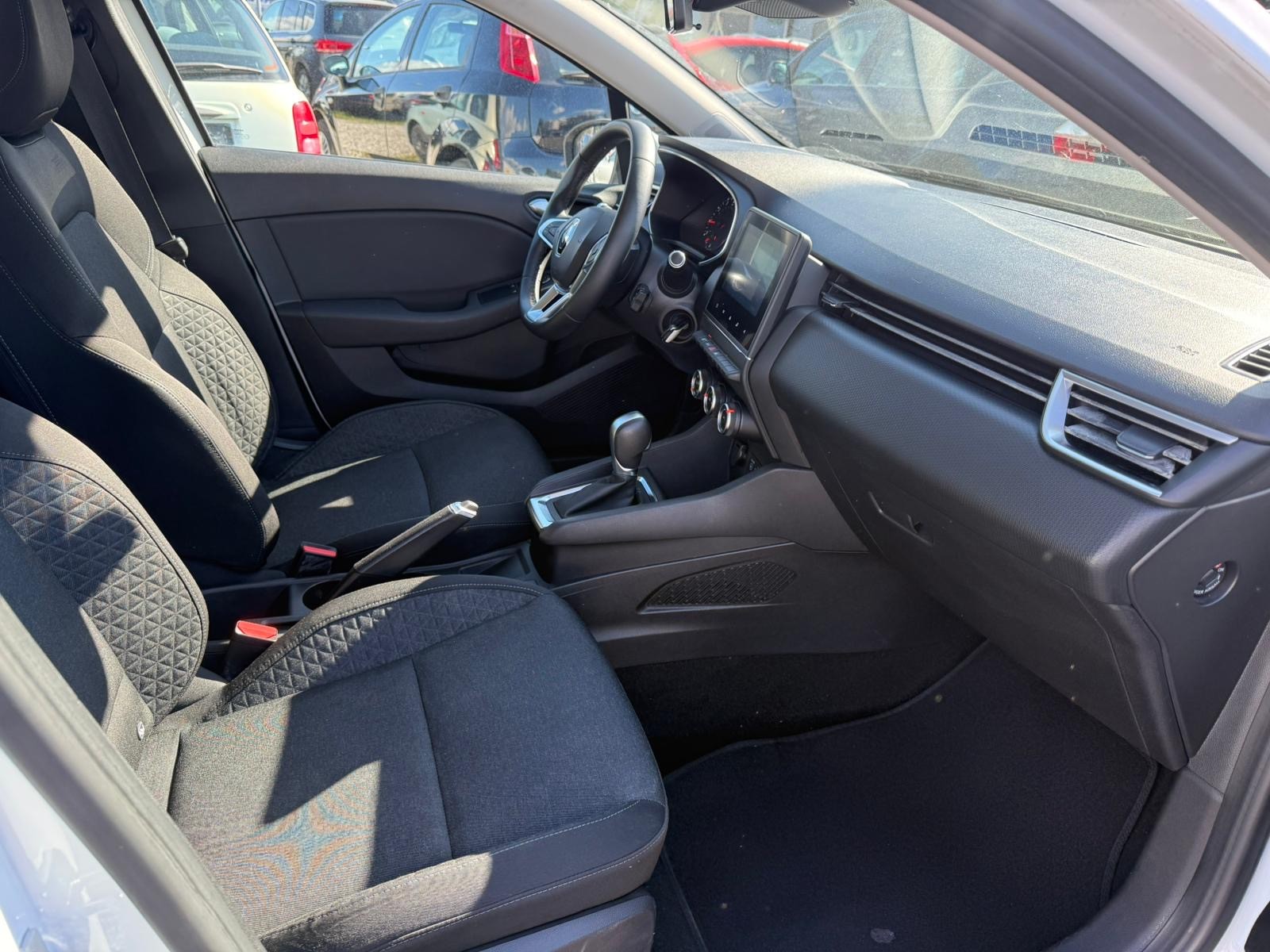 RENAULT Clio 1.0 Business CVT-image-8