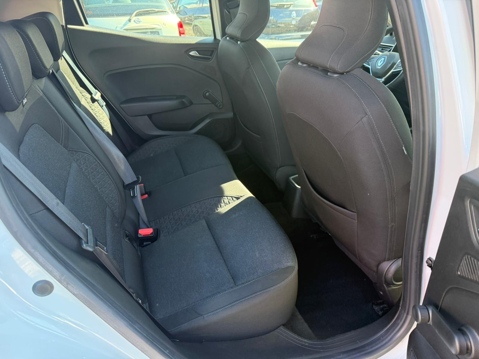 RENAULT Clio 1.0 Business CVT-image-9