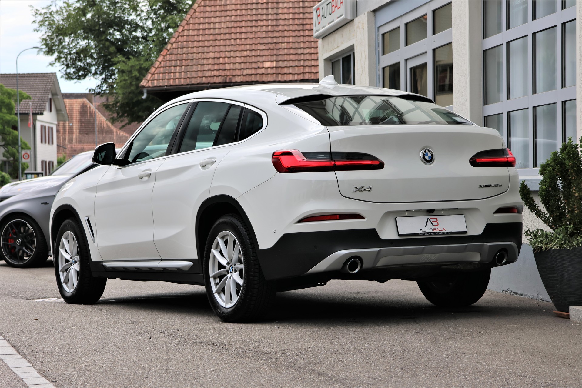 BMW X4 xDrive 20d xLine Steptronic (CH)-showroom-element-2