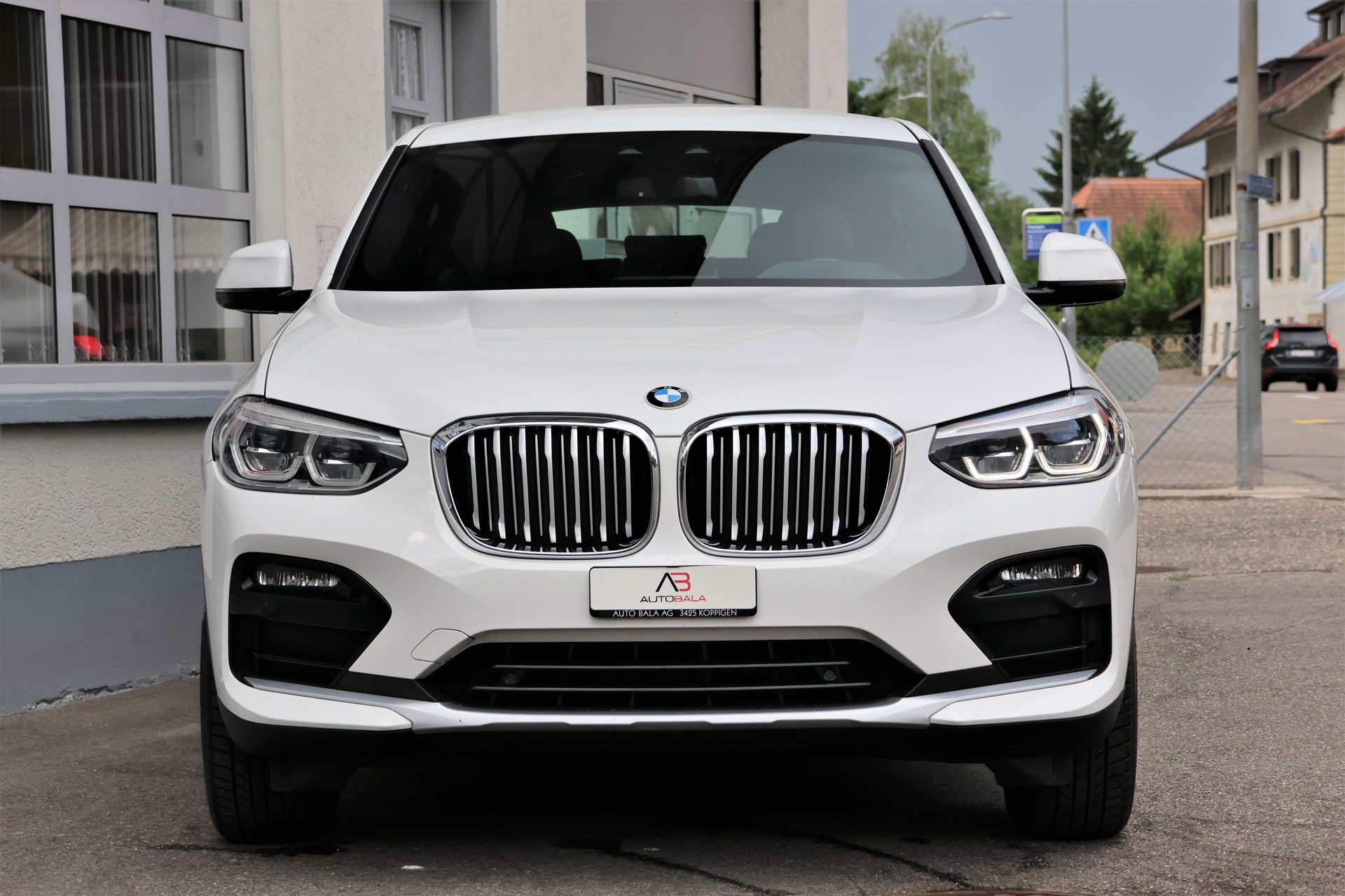 BMW X4 xDrive 20d xLine Steptronic (CH)-showroom-element-1