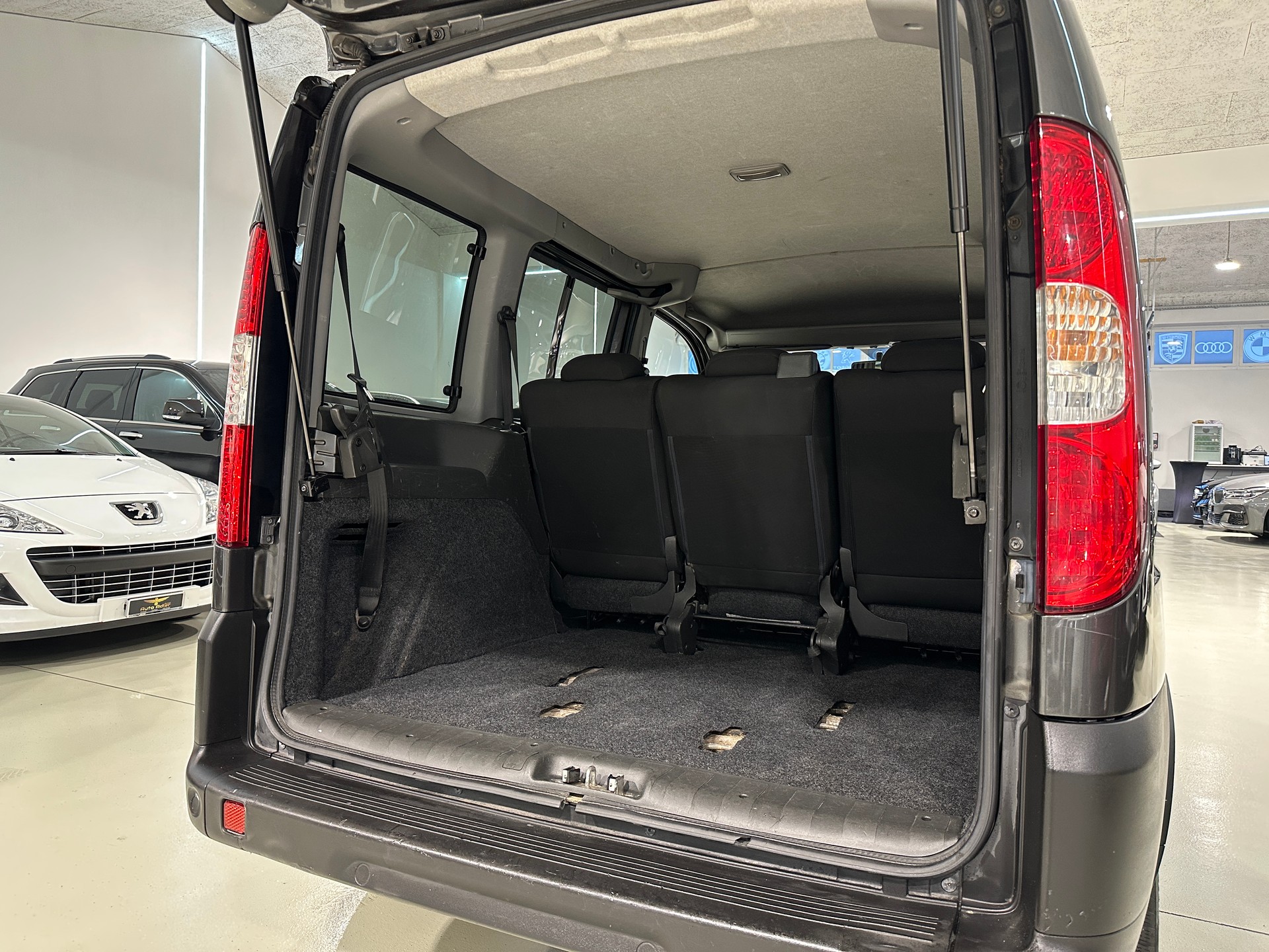 FIAT Doblò 1.4 Family-image-10