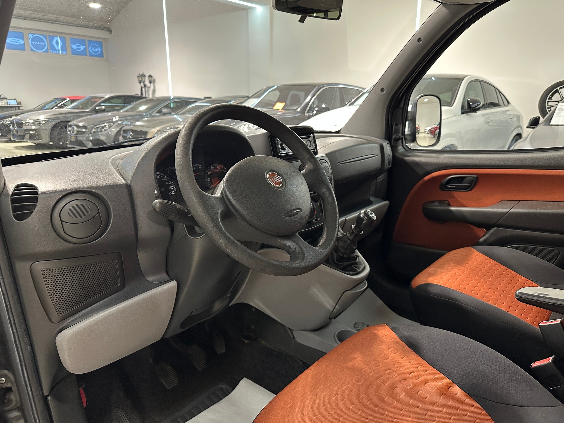 FIAT Doblò 1.4 Family-image-1