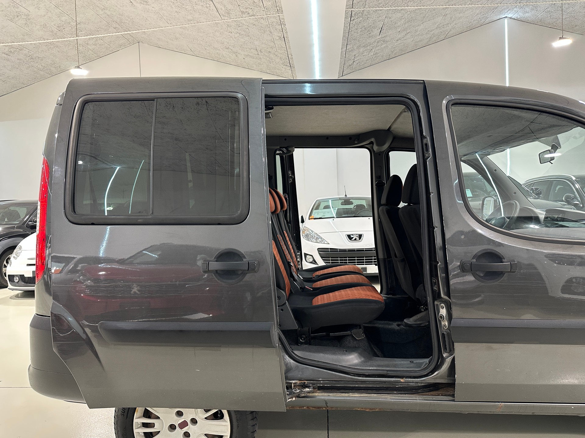 FIAT Doblò 1.4 Family-image-13