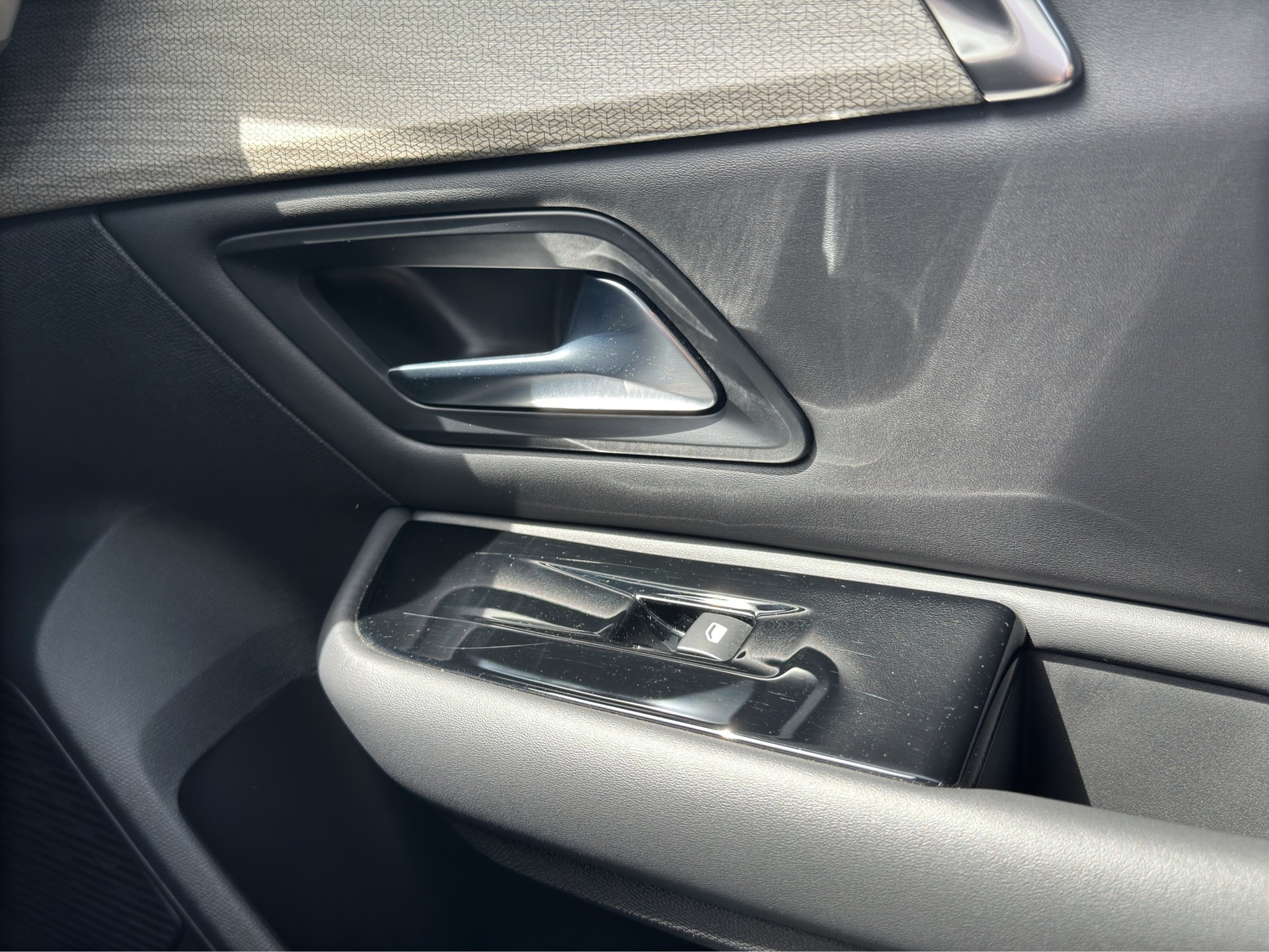 CITROEN C5 X 1.6i PHEV Shine Pack e-EAT8-image-19