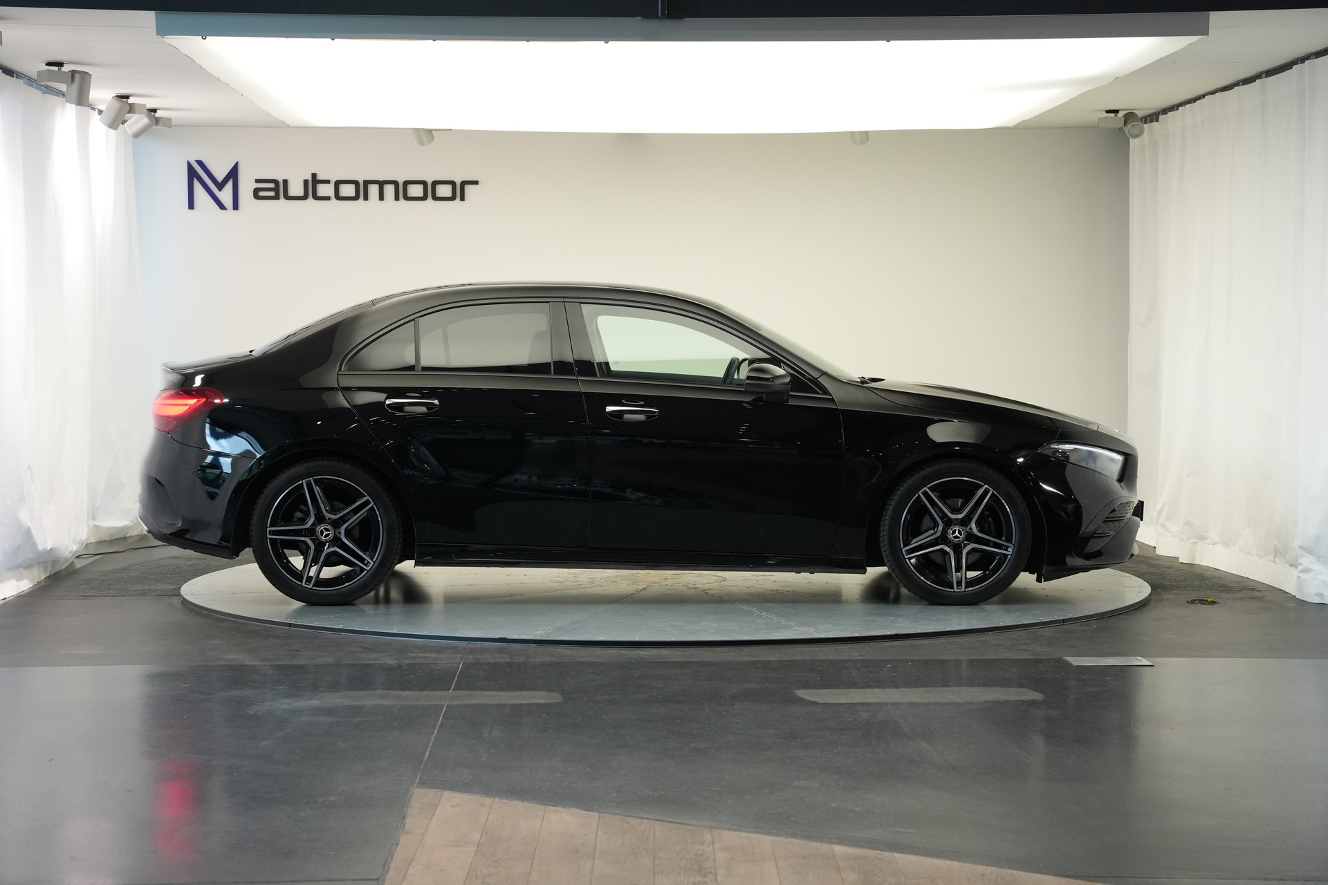 MERCEDES-BENZ A 200 d AMG Line 8G-DCT *Facelift*-showroom-element-3