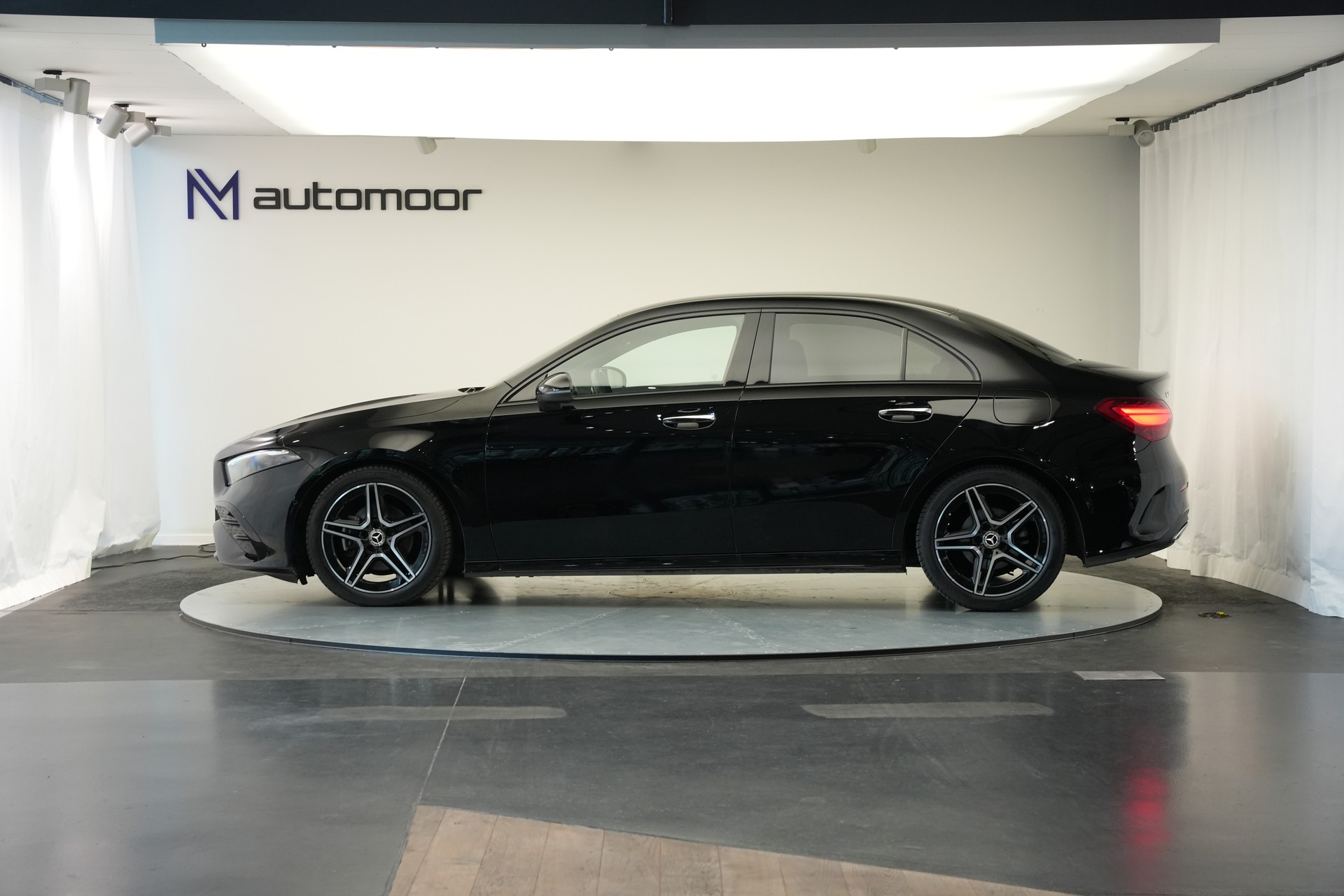 MERCEDES-BENZ A 200 d AMG Line 8G-DCT *Facelift*-image-7