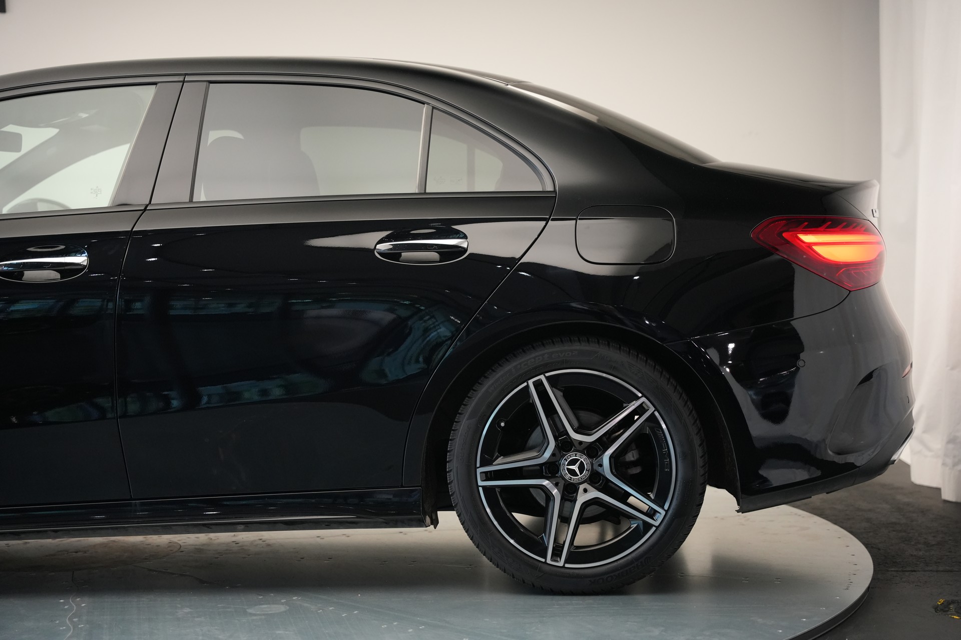 MERCEDES-BENZ A 200 d AMG Line 8G-DCT *Facelift*-image-36