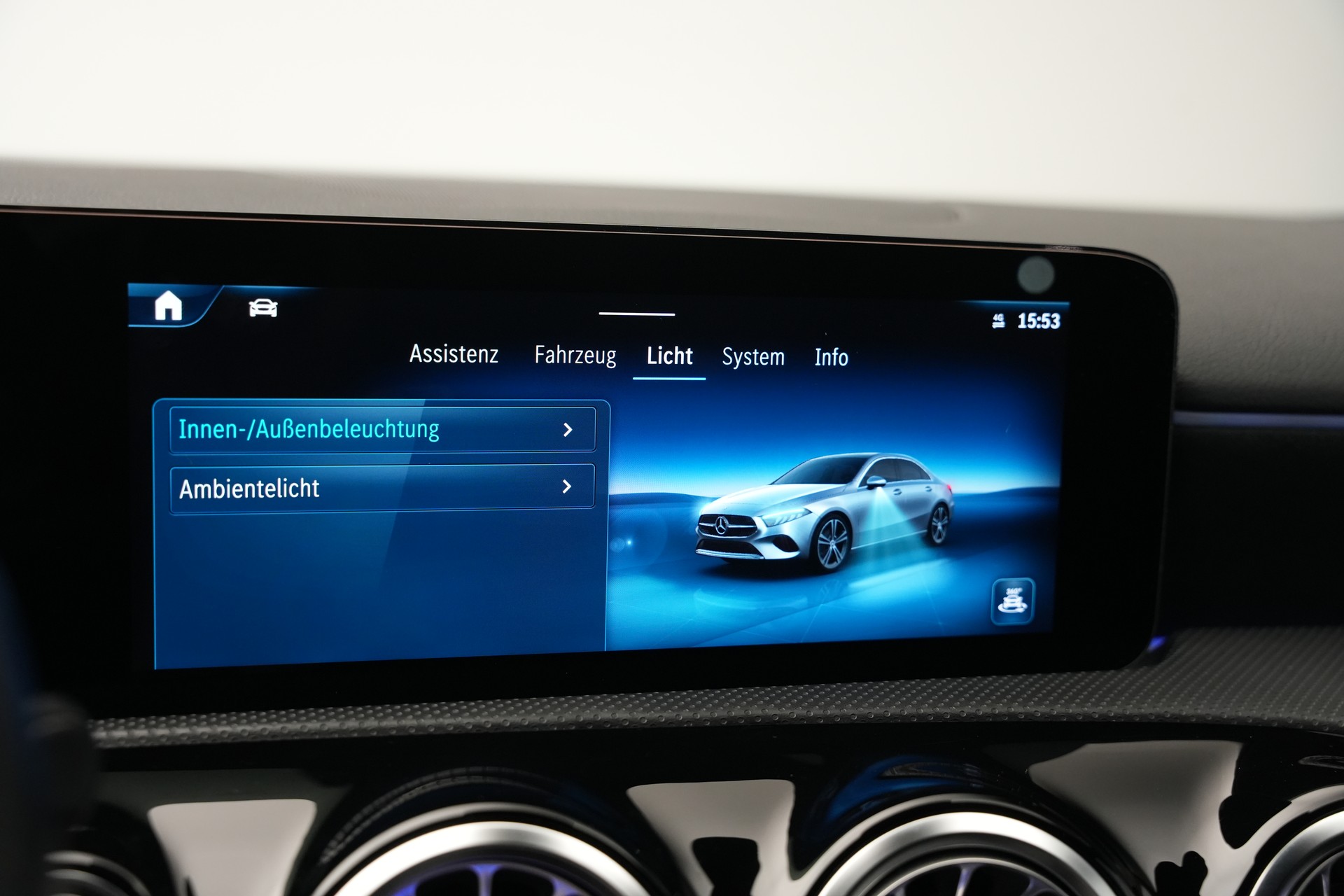 MERCEDES-BENZ A 200 d AMG Line 8G-DCT *Facelift*-image-31