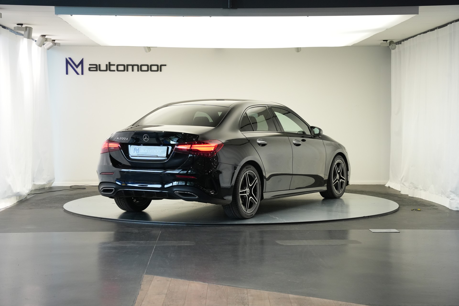 MERCEDES-BENZ A 200 d AMG Line 8G-DCT *Facelift*-image-4