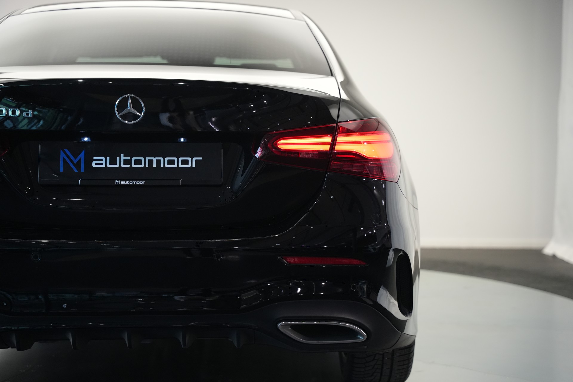 MERCEDES-BENZ A 200 d AMG Line 8G-DCT *Facelift*-image-32