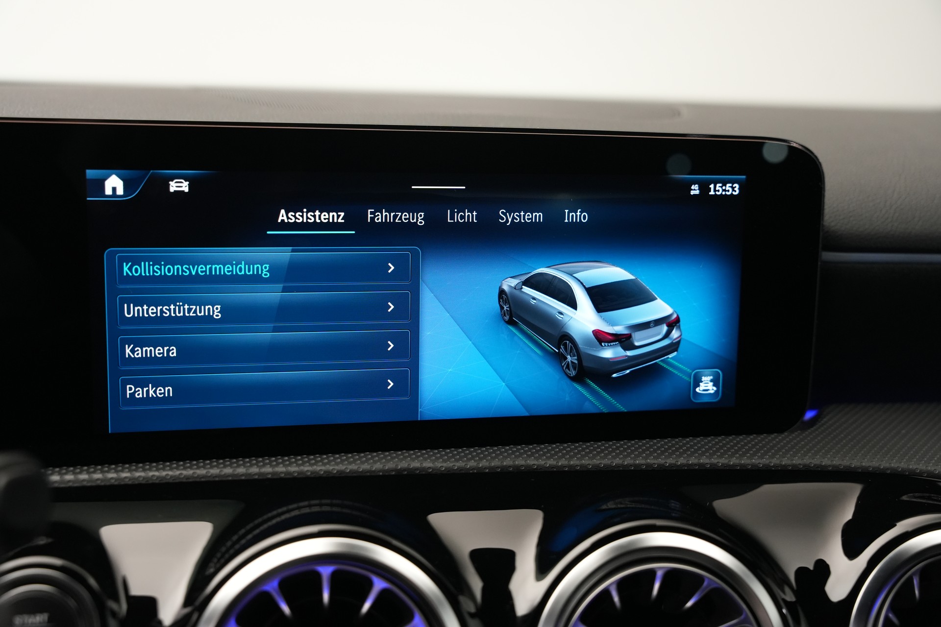 MERCEDES-BENZ A 200 d AMG Line 8G-DCT *Facelift*-image-30