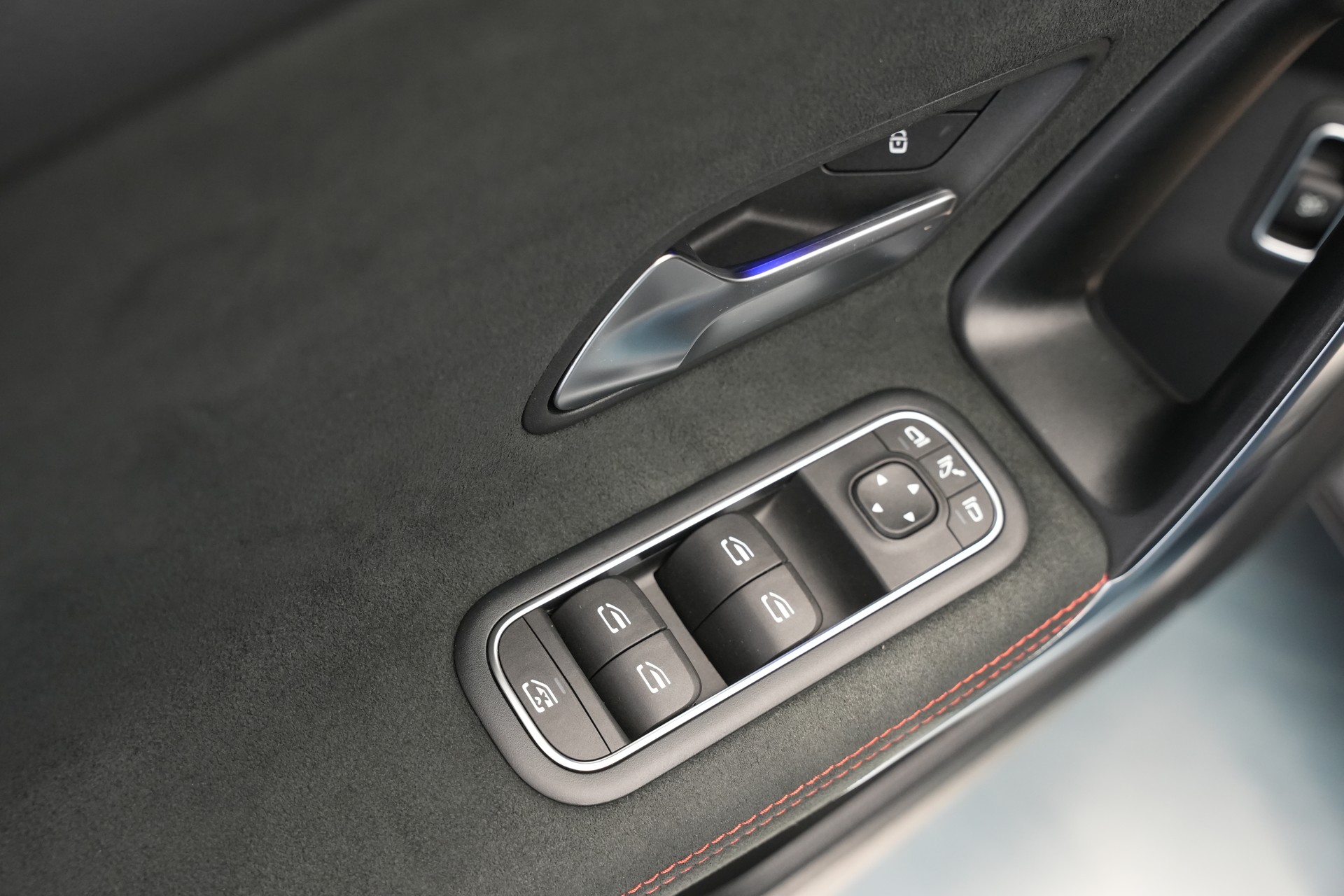 MERCEDES-BENZ A 200 d AMG Line 8G-DCT *Facelift*-image-17