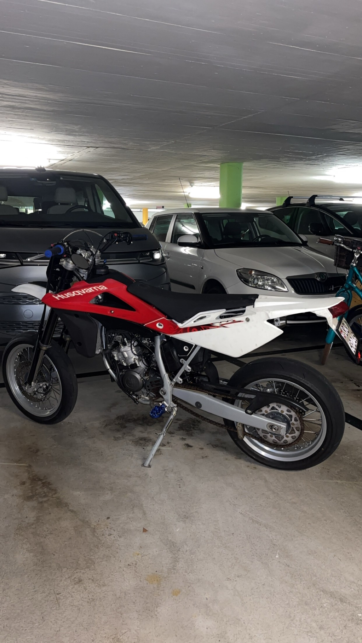 HUSQVARNA Supermoto-image-4
