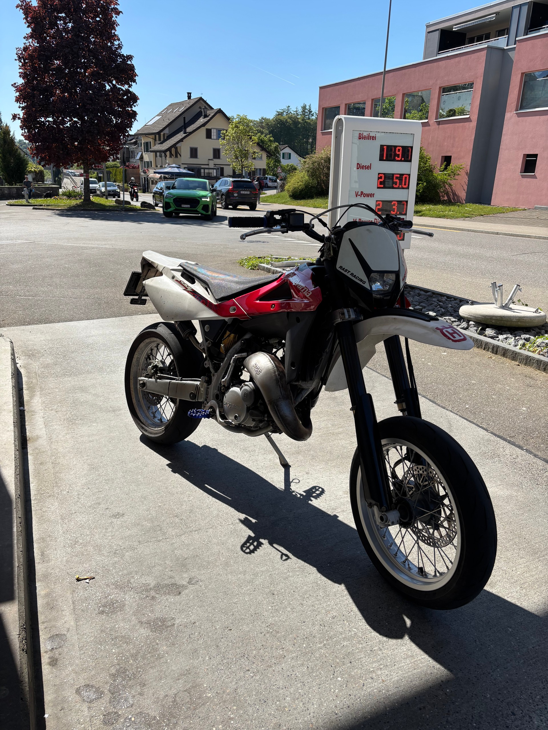 HUSQVARNA Supermoto-image-0