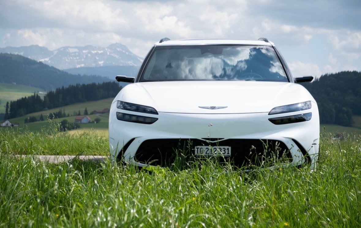 GENESIS Dual Motor Sport AWD