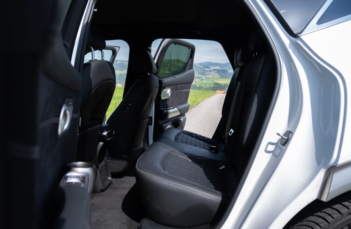 GENESIS Dual Motor Sport AWD-image-5