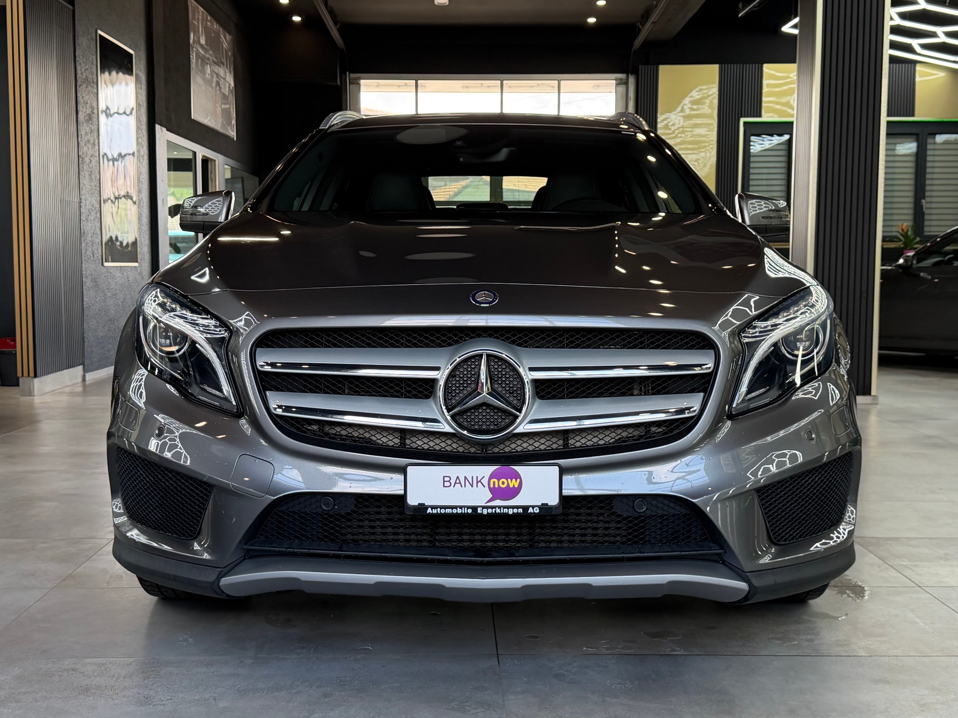 MERCEDES-BENZ GLA 200 AMG Line-showroom-element-1