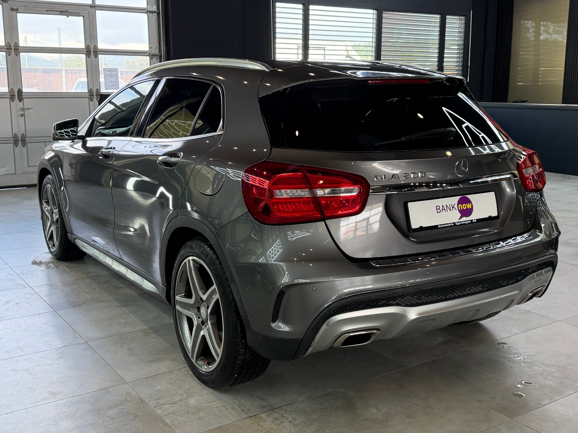 MERCEDES-BENZ GLA 200 AMG Line-image-6
